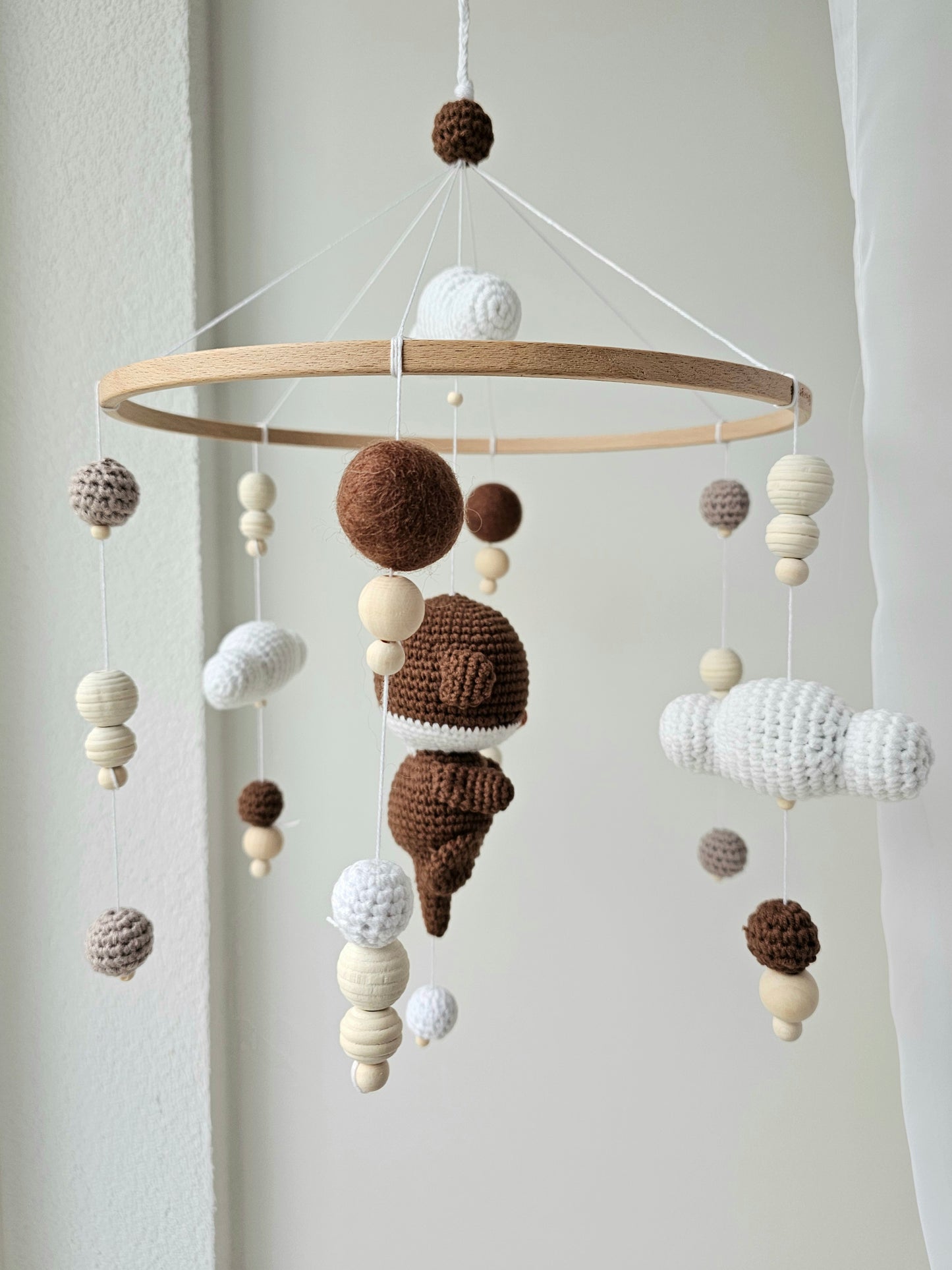 Baby Mobile Häkelliebe Otter dunkelbraun