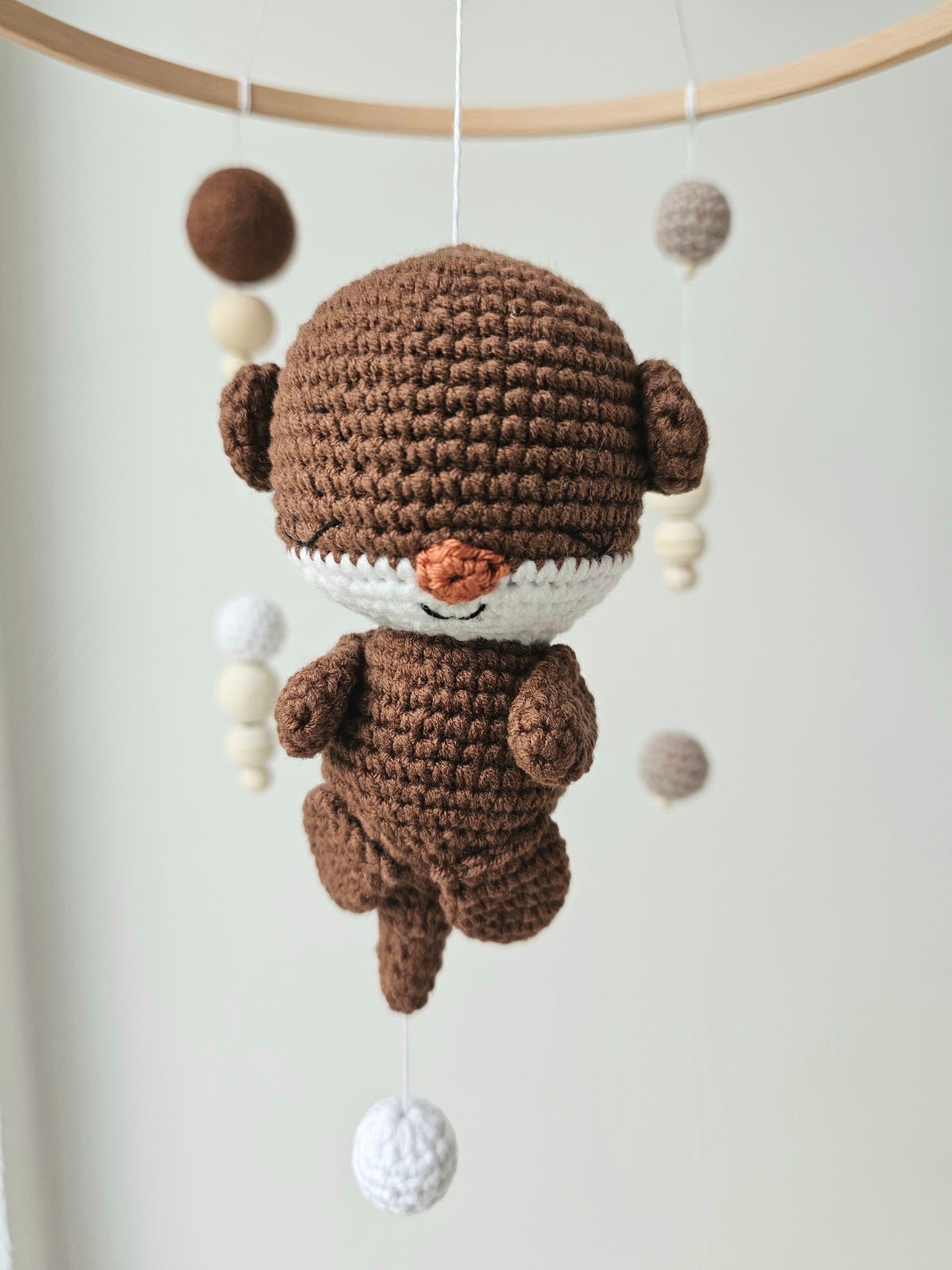 Baby Mobile Häkelliebe Otter dunkelbraun