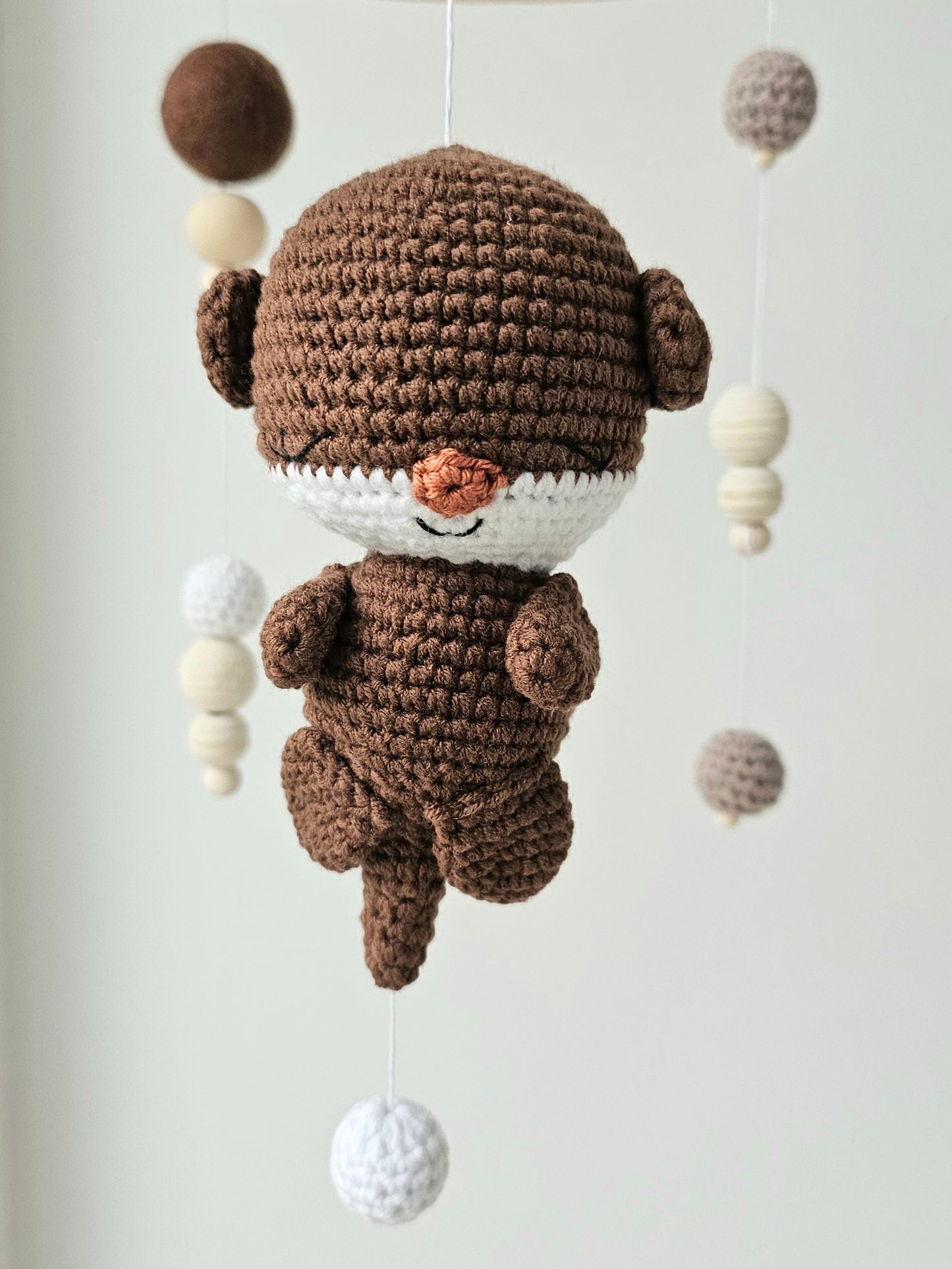 Baby Mobile Häkelliebe Otter dunkelbraun