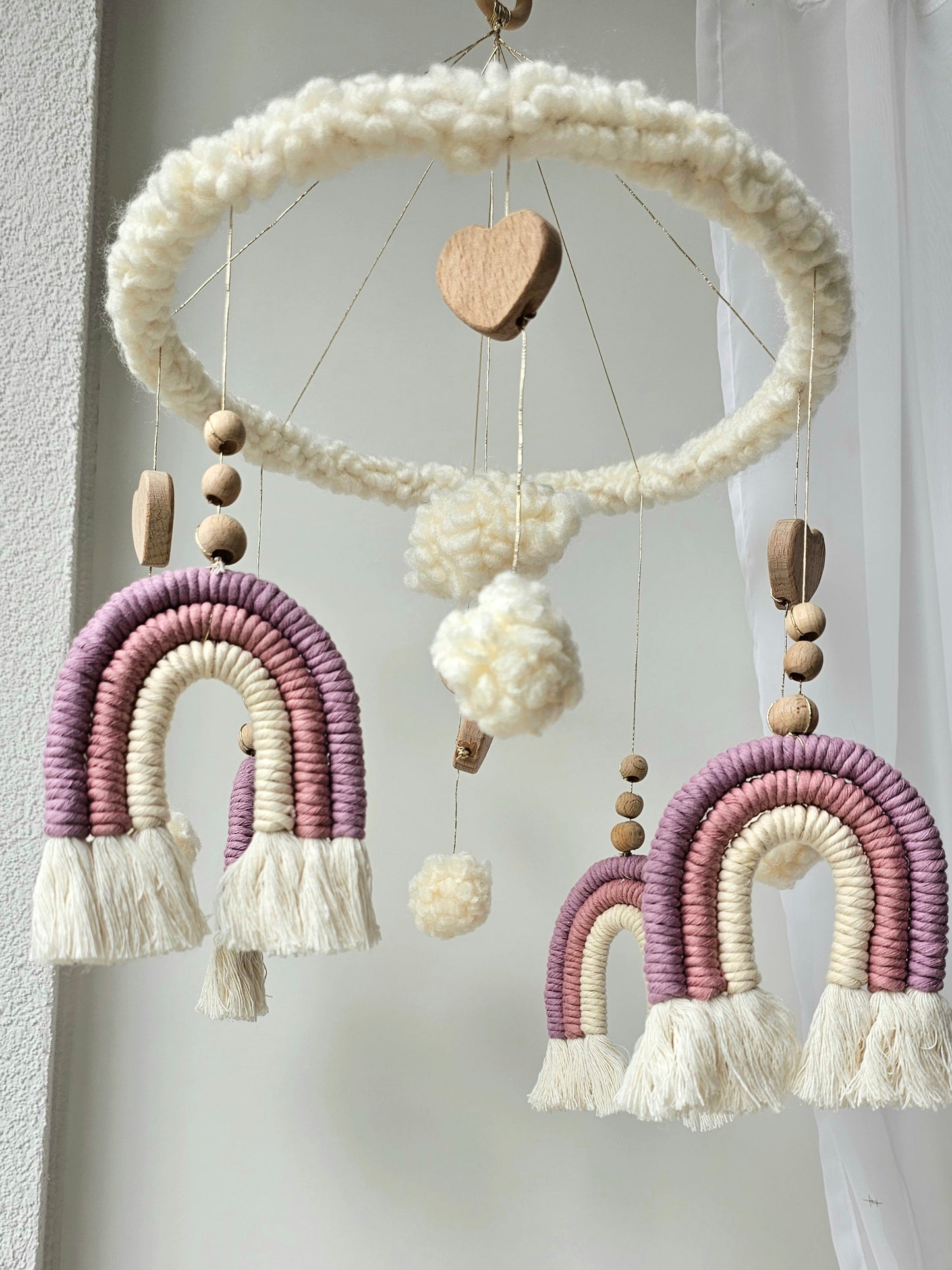 Baby Mobile Puffel Makramee lila