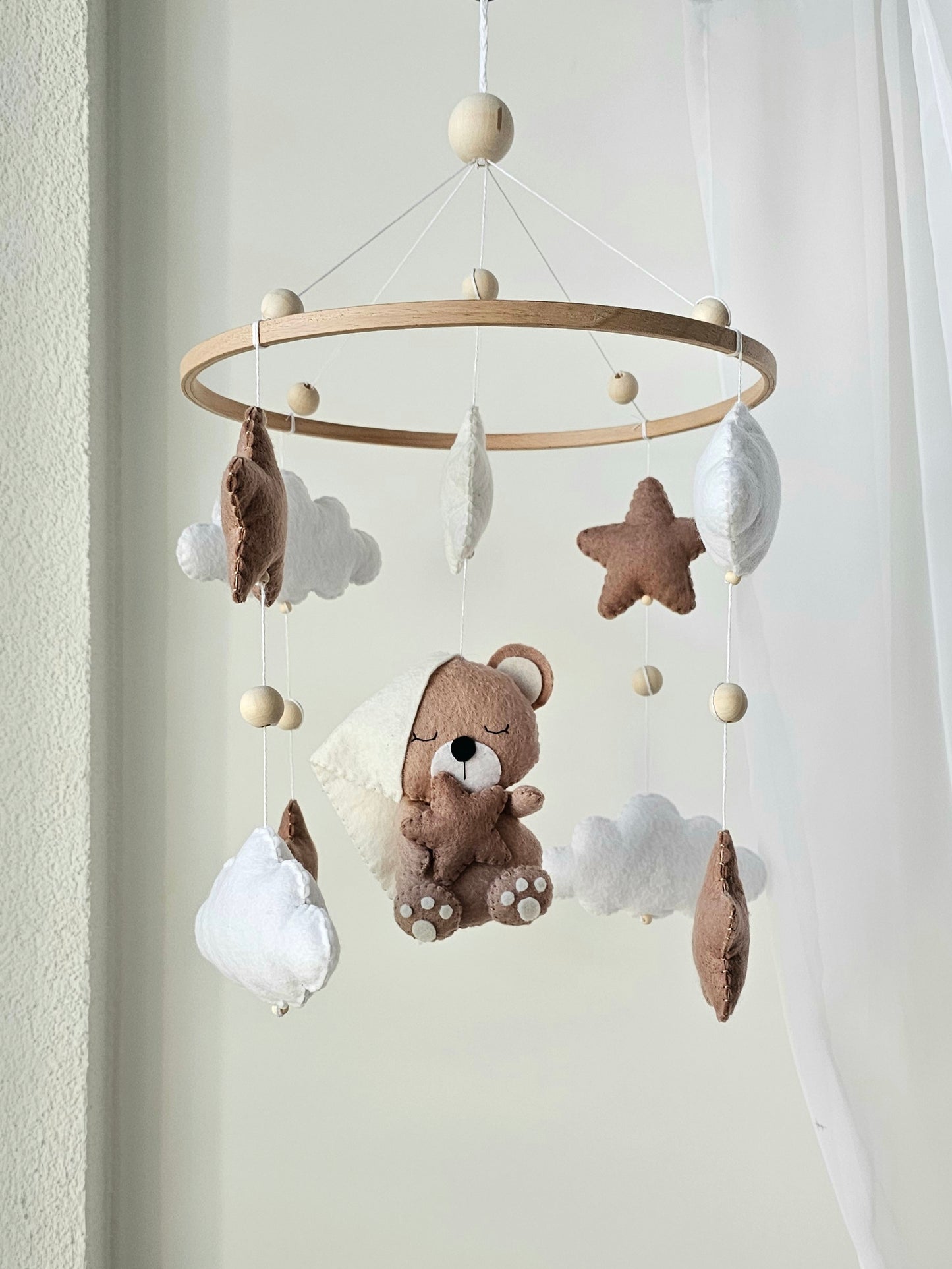 Baby Mobile Bärchen mit Mütze beige