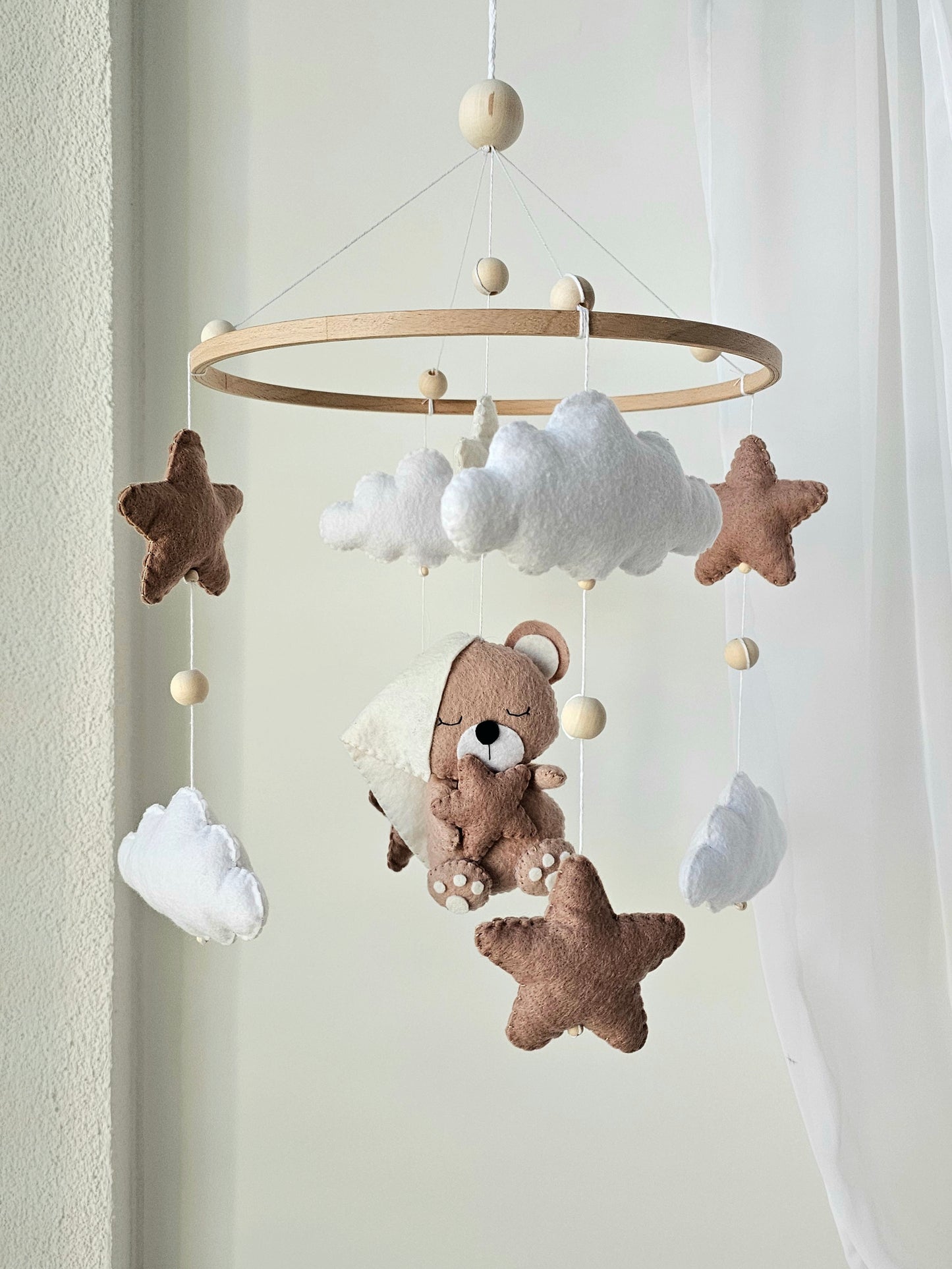 Baby Mobile Bärchen mit Mütze beige