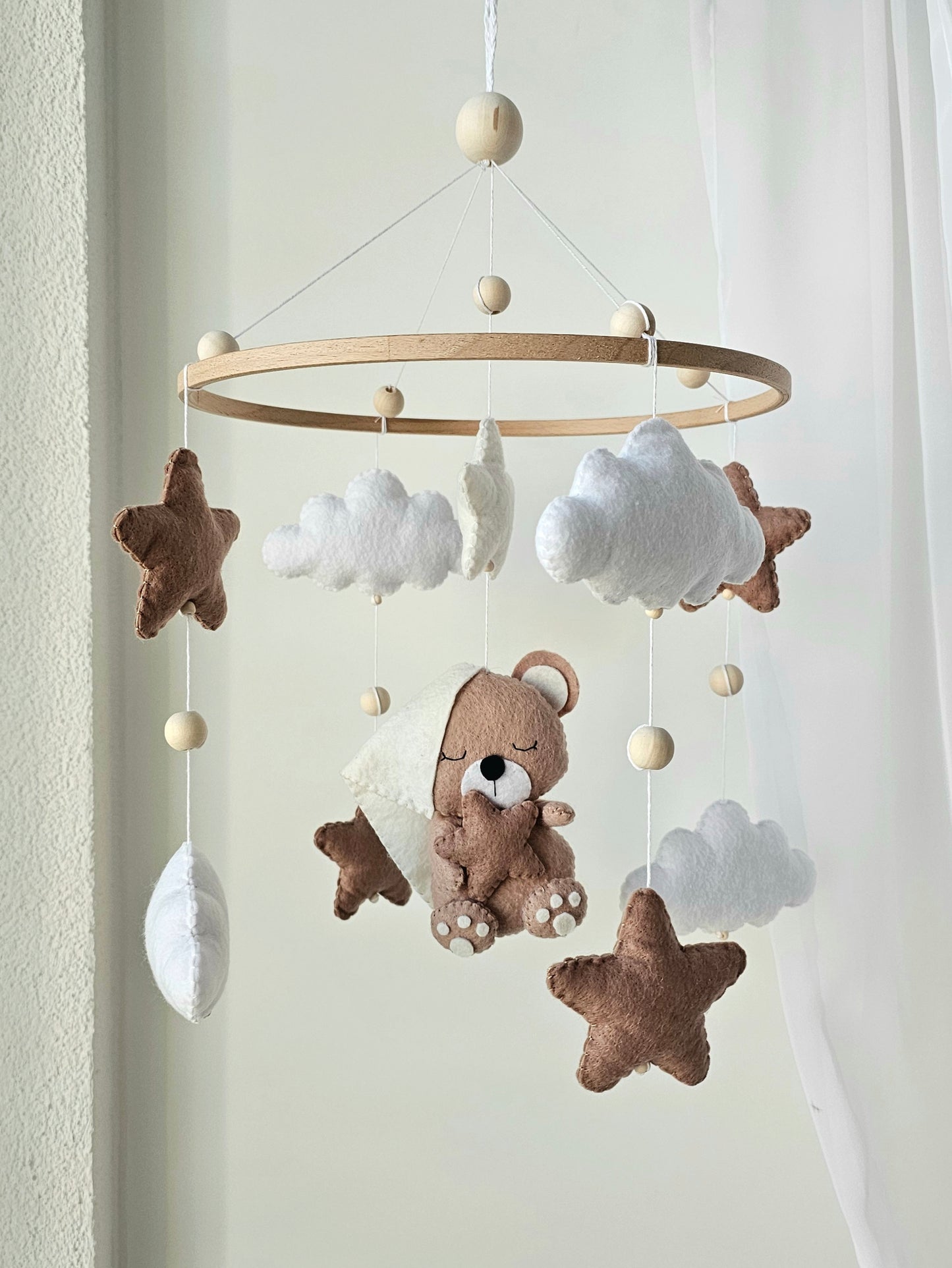 Baby Mobile Bärchen mit Mütze beige