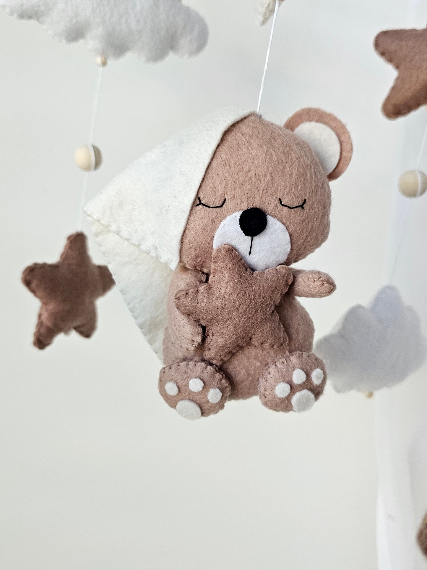 Baby Mobile Bärchen mit Mütze beige