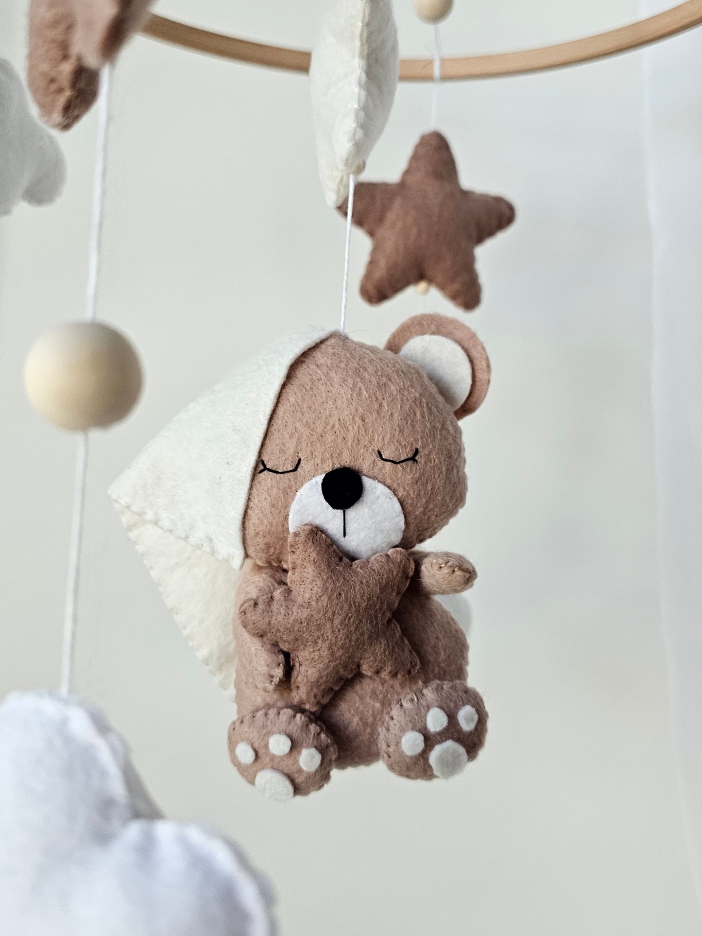 Baby Mobile Bärchen mit Mütze beige