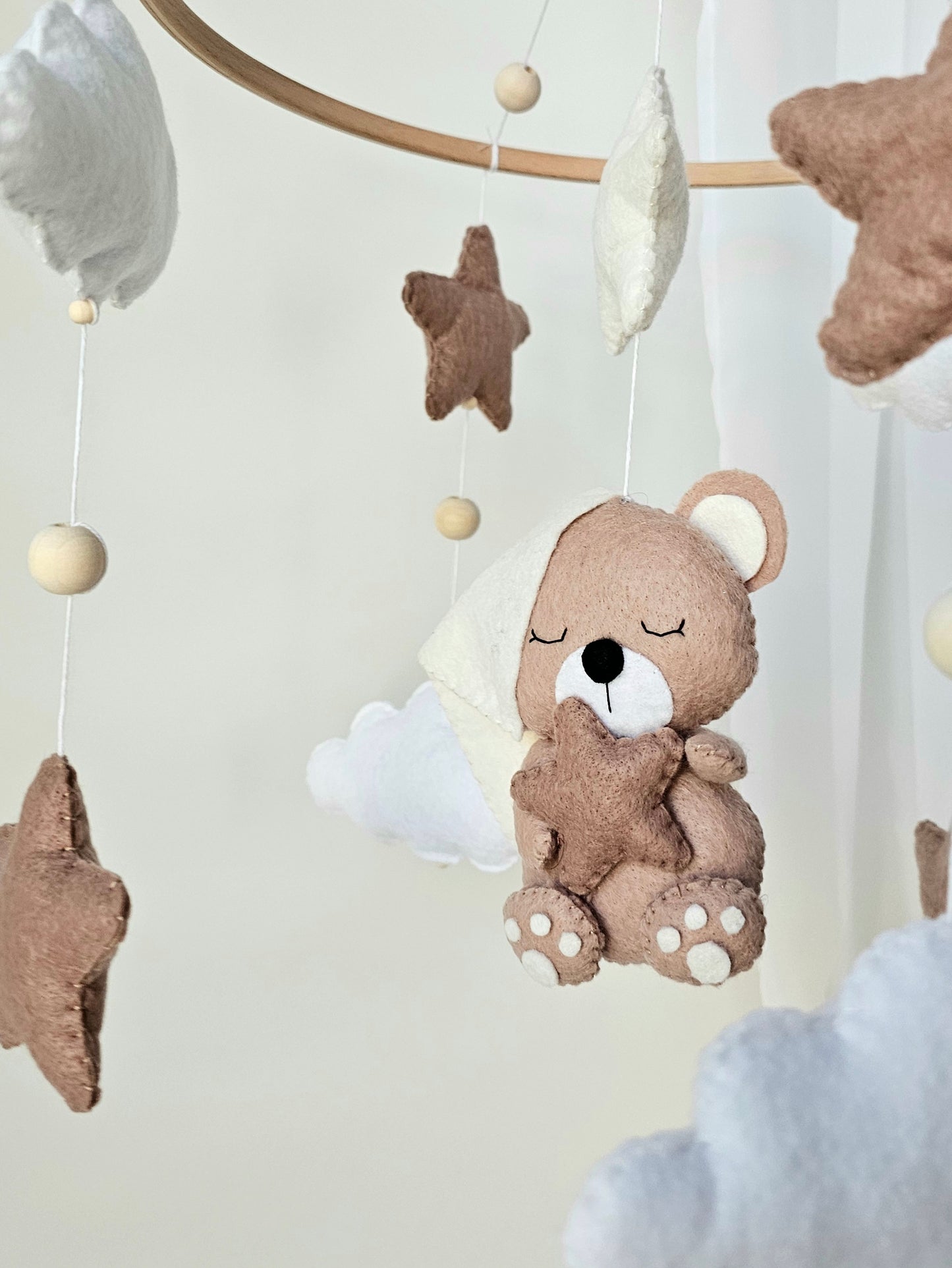 Baby Mobile Bärchen mit Mütze beige