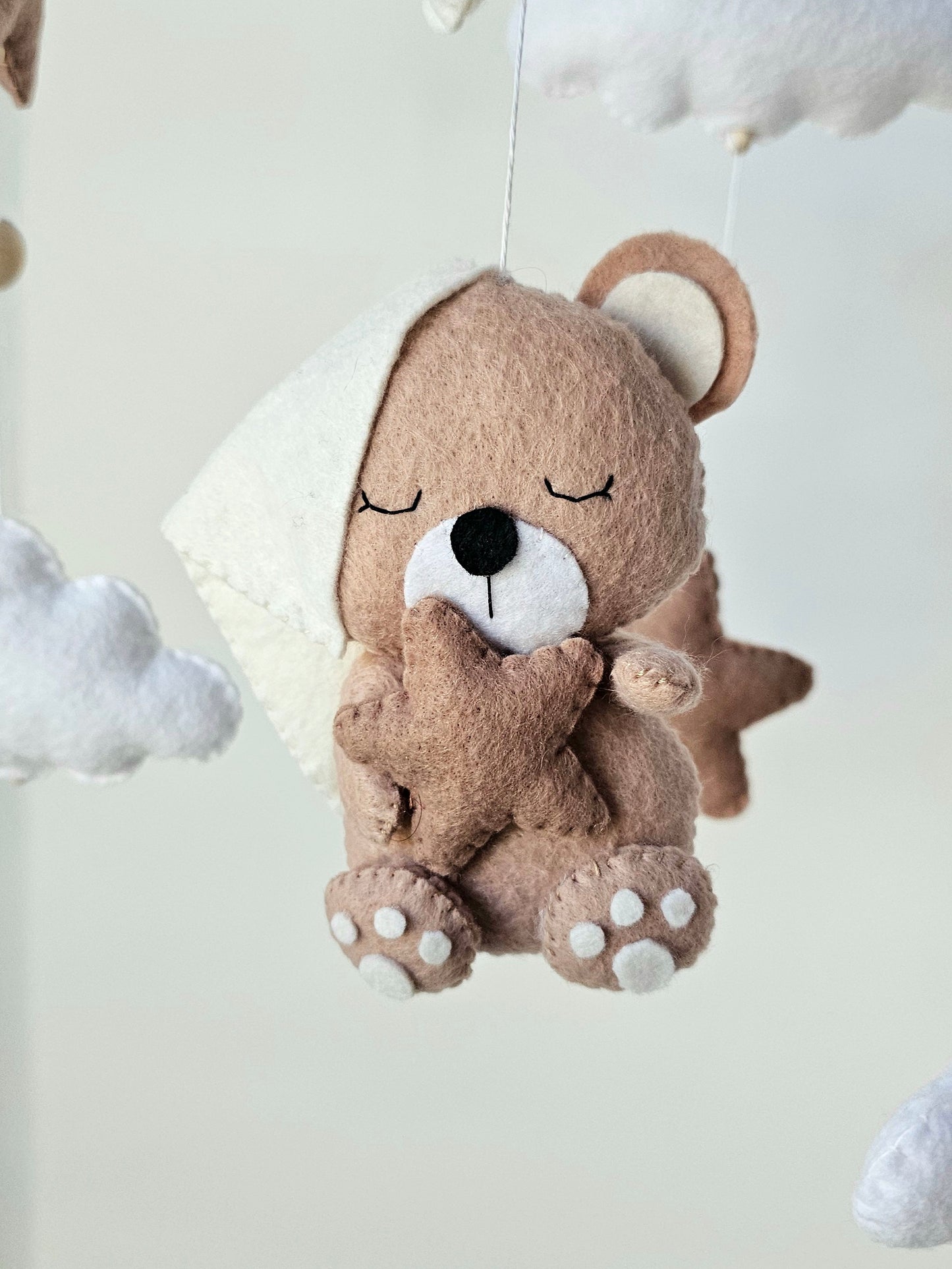 Baby Mobile Bärchen mit Mütze beige
