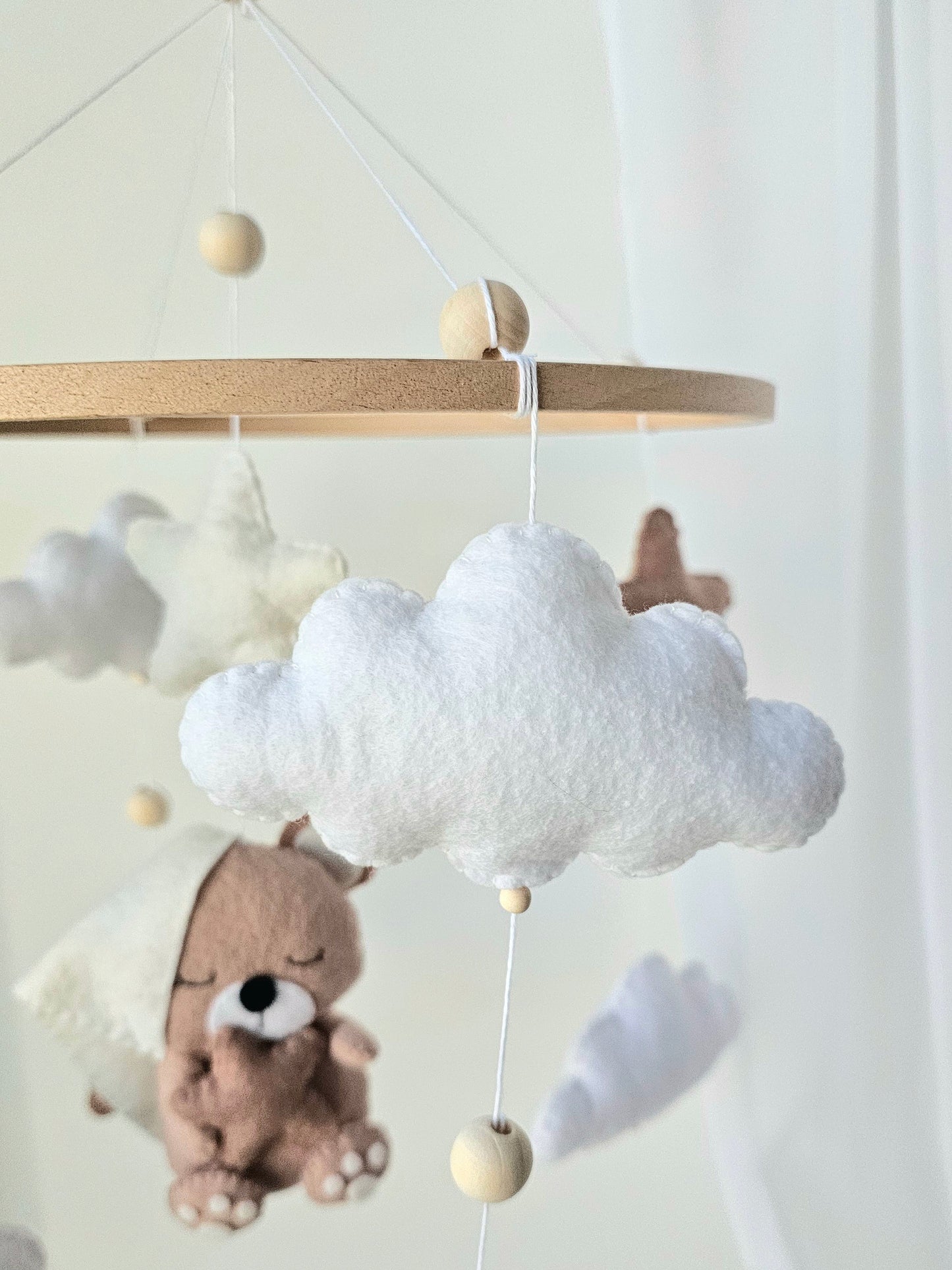 Baby Mobile Bärchen mit Mütze beige