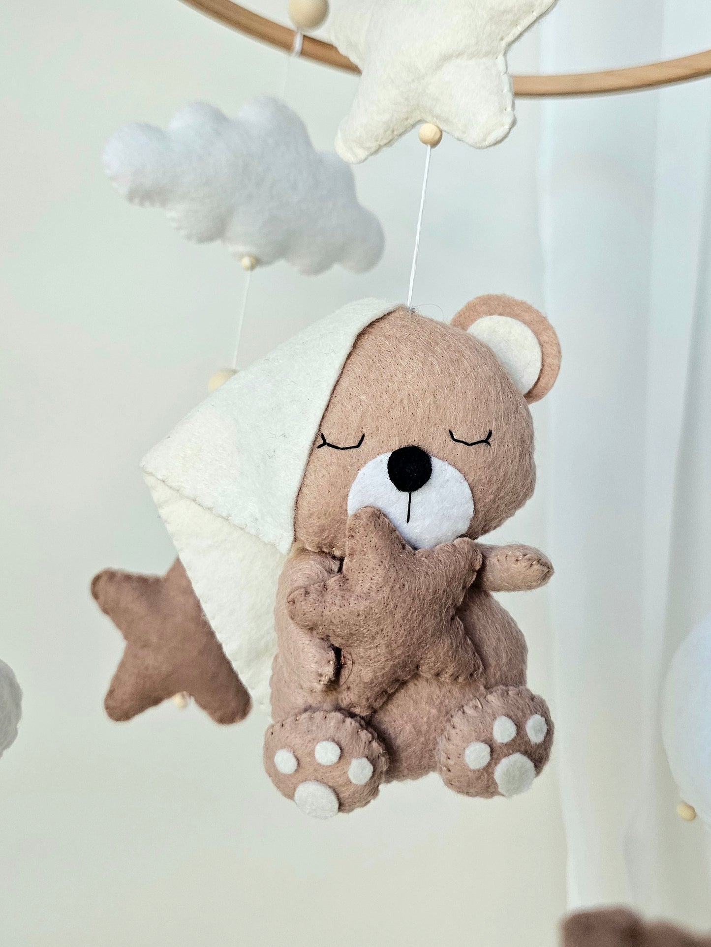 Baby Mobile Bärchen mit Mütze beige