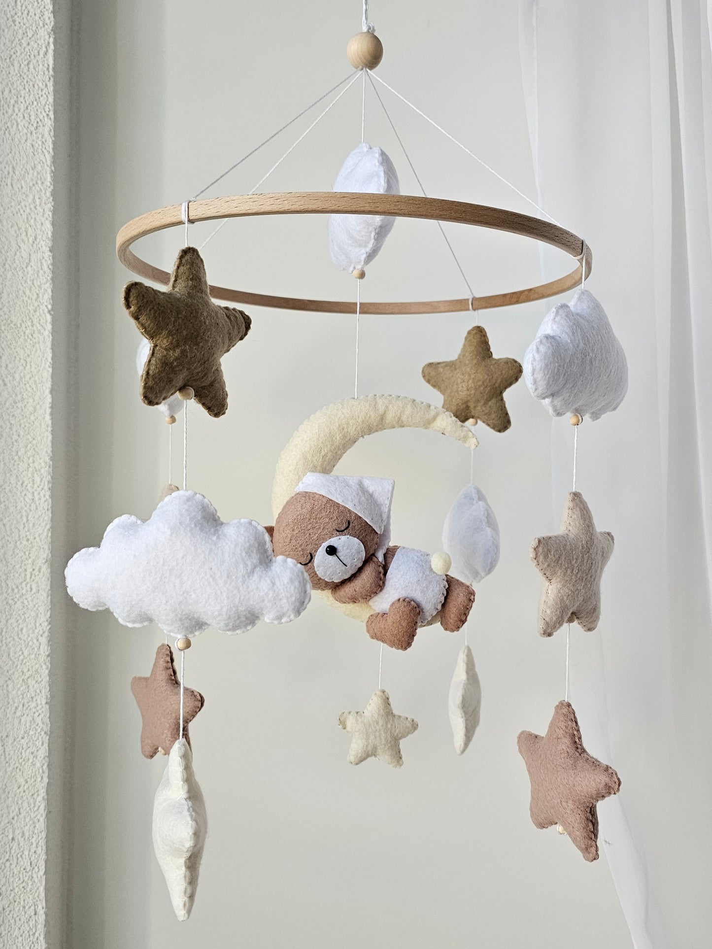 Baby Mobile Mini schlafender Bär mit Mütze weiss