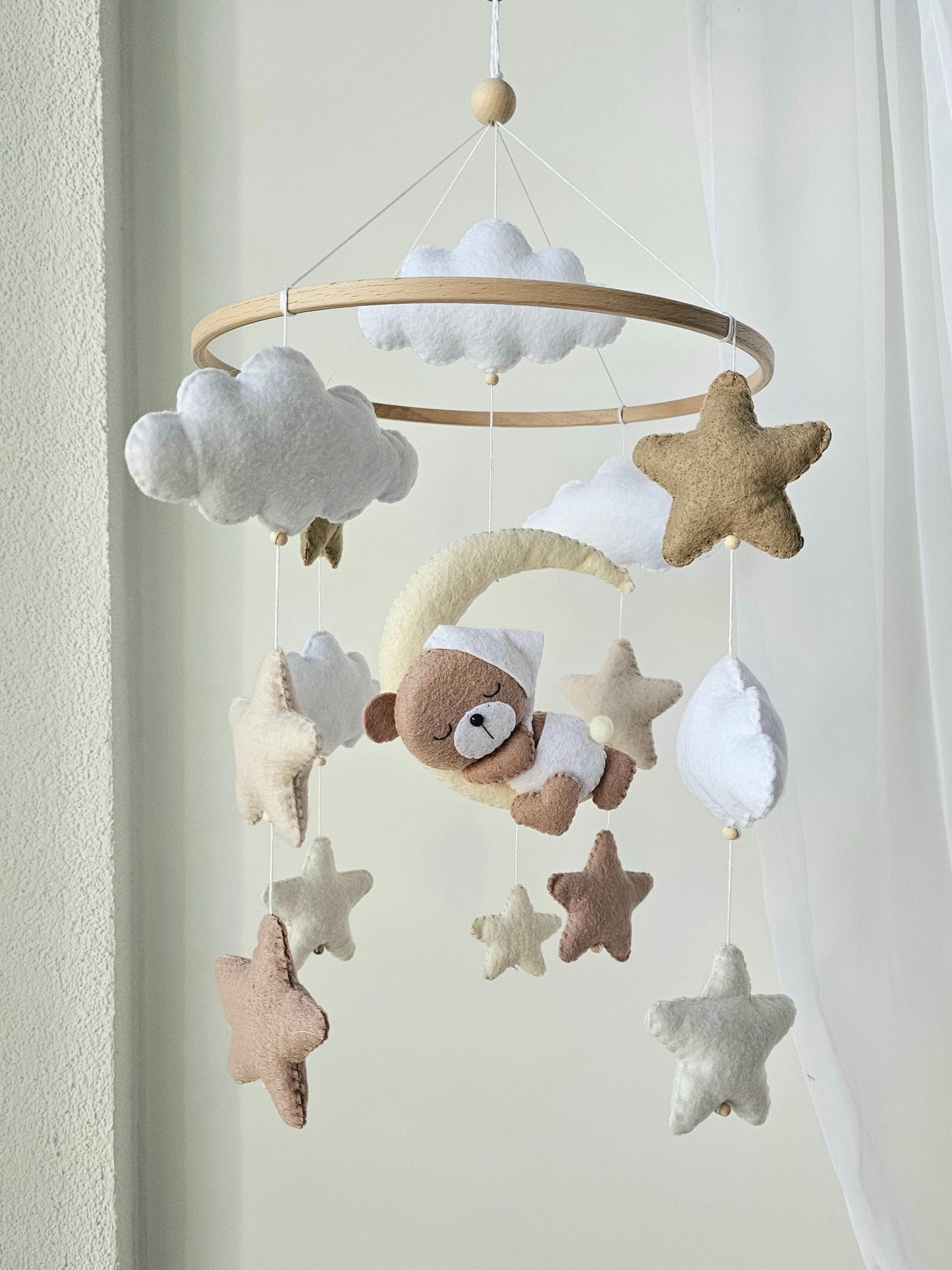 Baby Mobile Mini schlafender Bär mit Mütze weiss