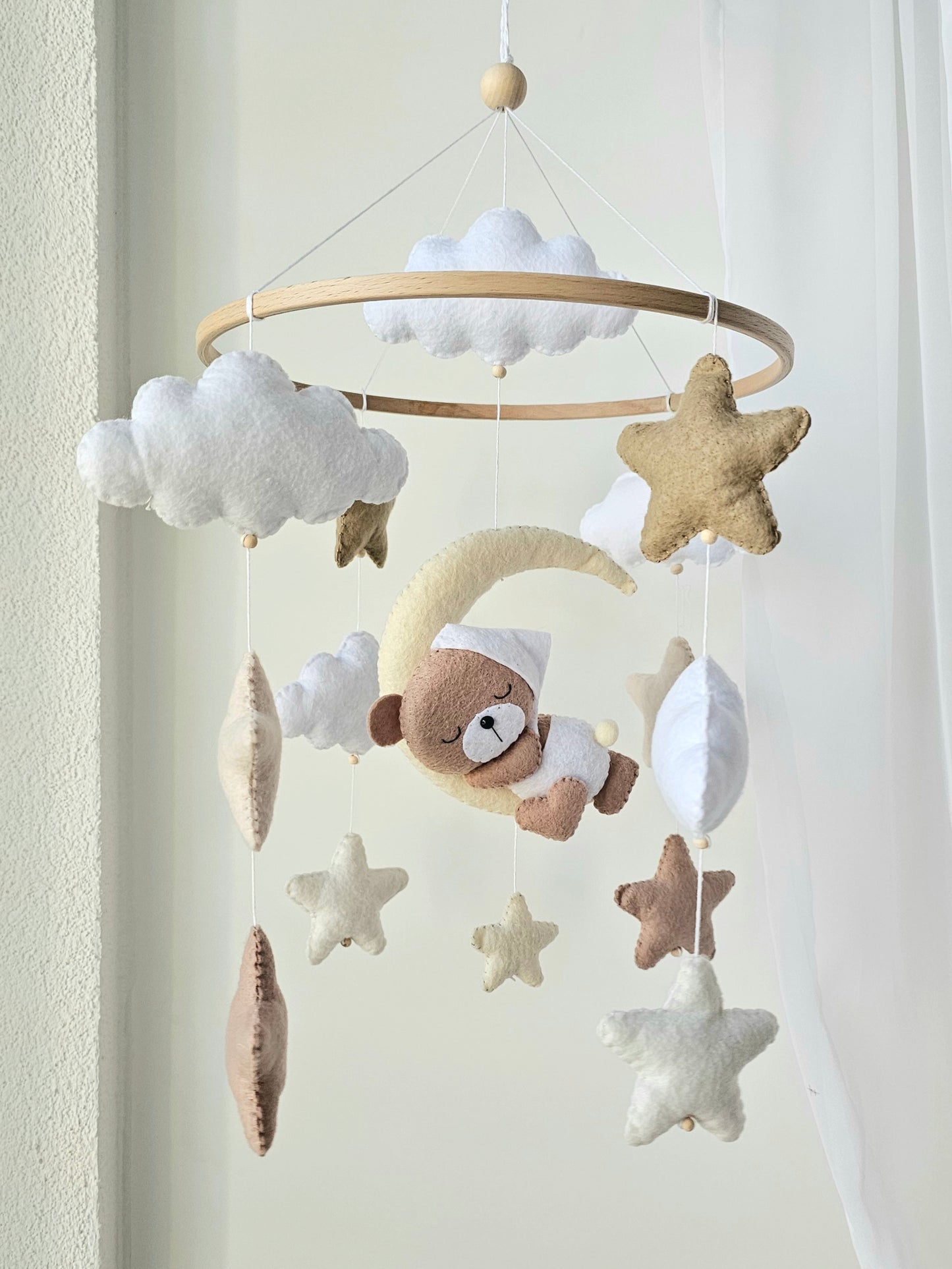 Baby Mobile Mini schlafender Bär mit Mütze weiss