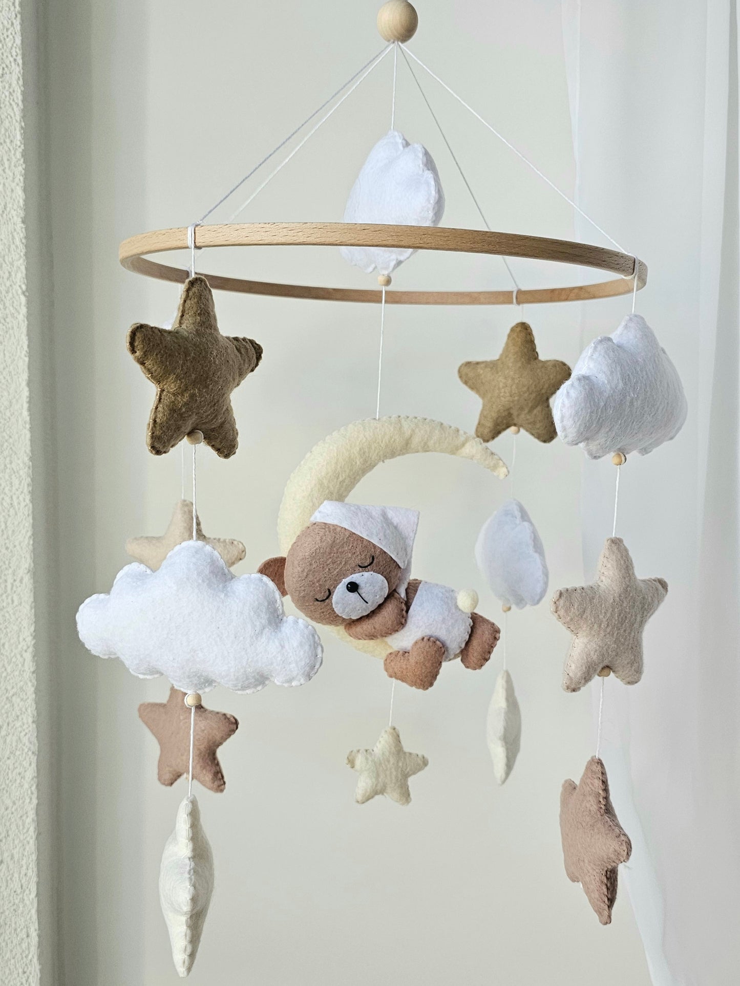 Baby Mobile Mini schlafender Bär mit Mütze weiss