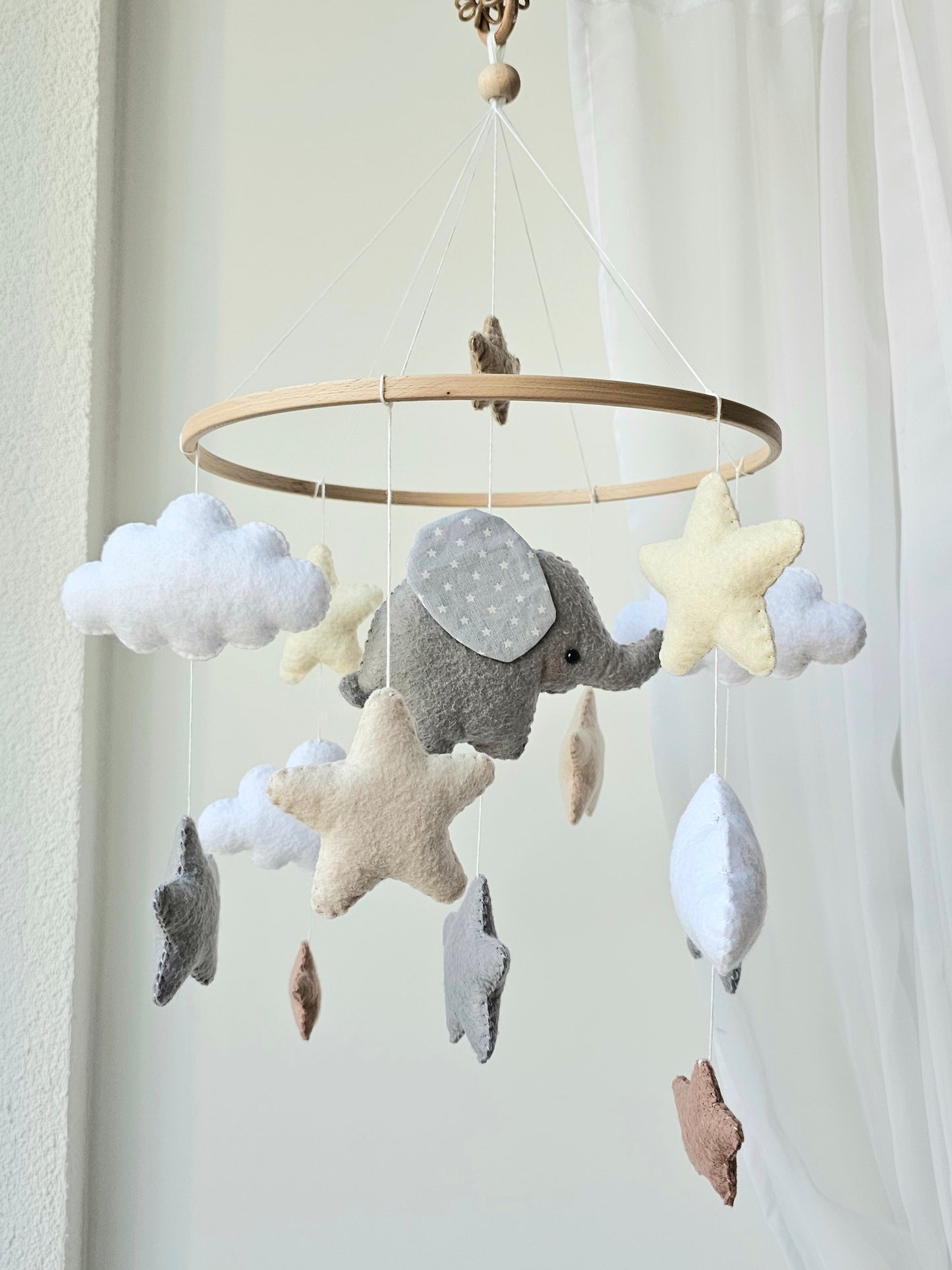 Mobile bébé éléphant rose