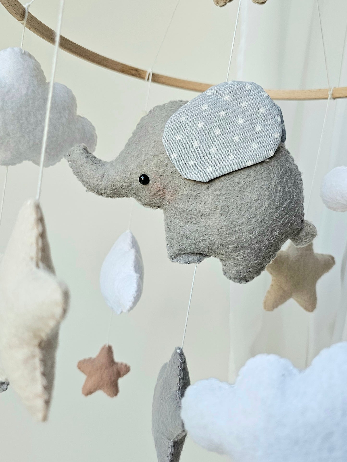 Mobile bébé éléphant rose