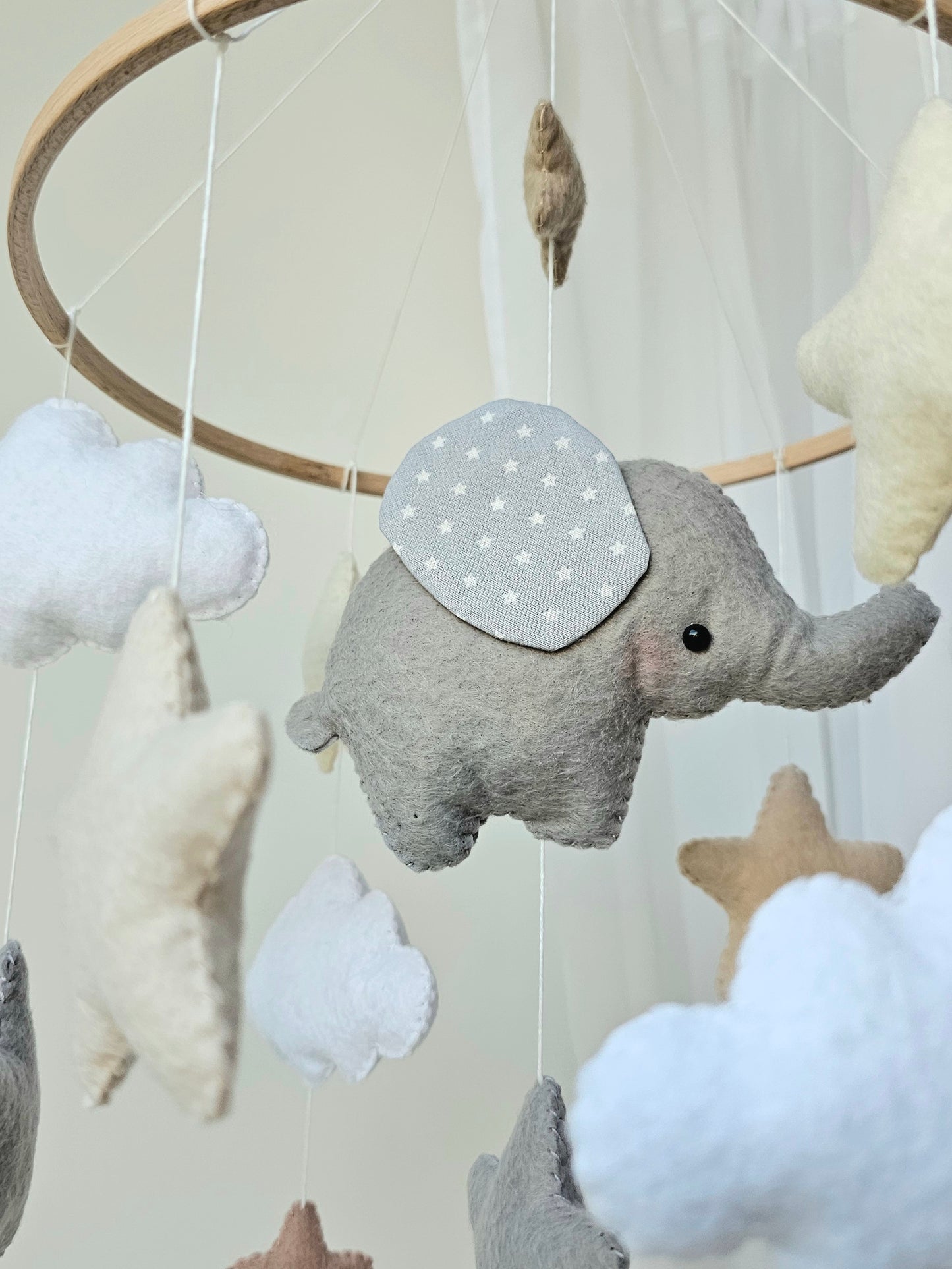 Mobile bébé éléphant rose