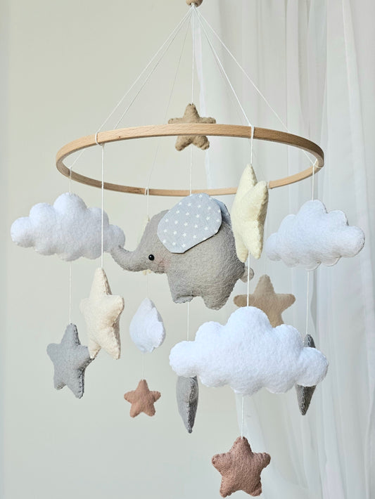 Mobile bébé éléphant rose