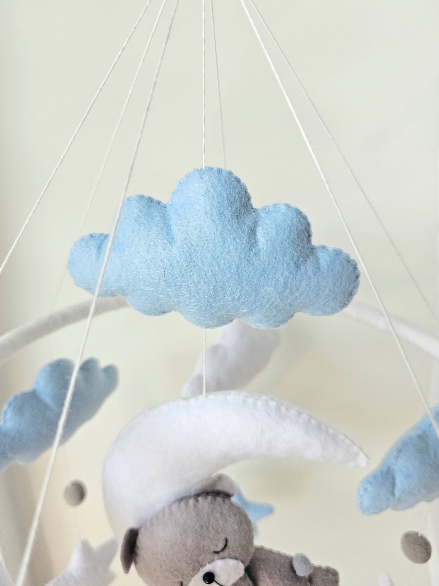 Baby Mobile träumender Bär blau, grau