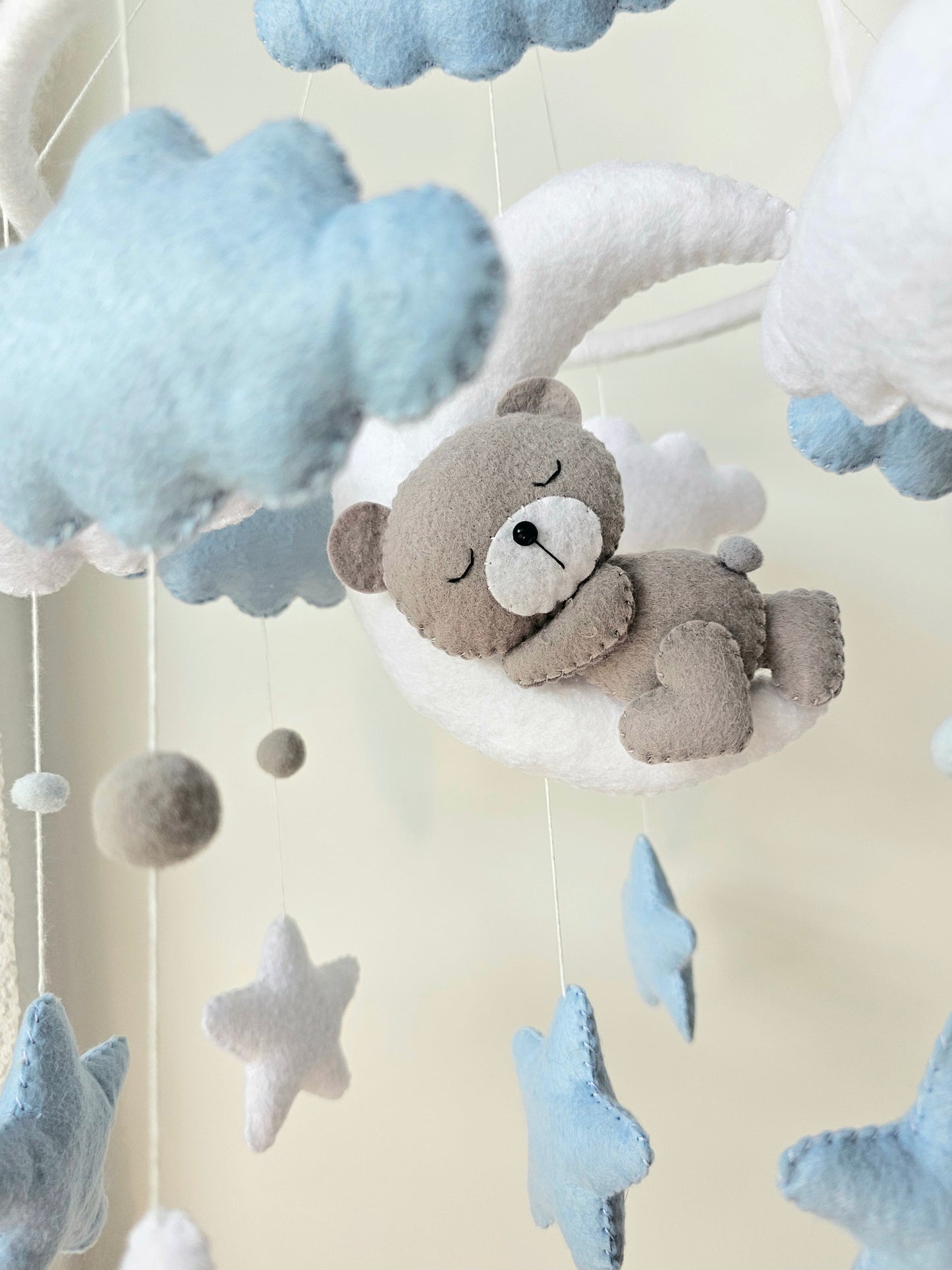 Baby Mobile träumender Bär blau, grau