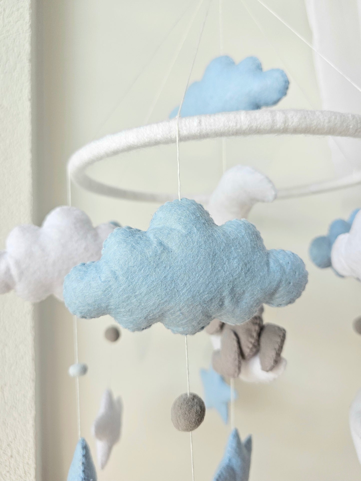 Baby Mobile träumender Bär blau, grau
