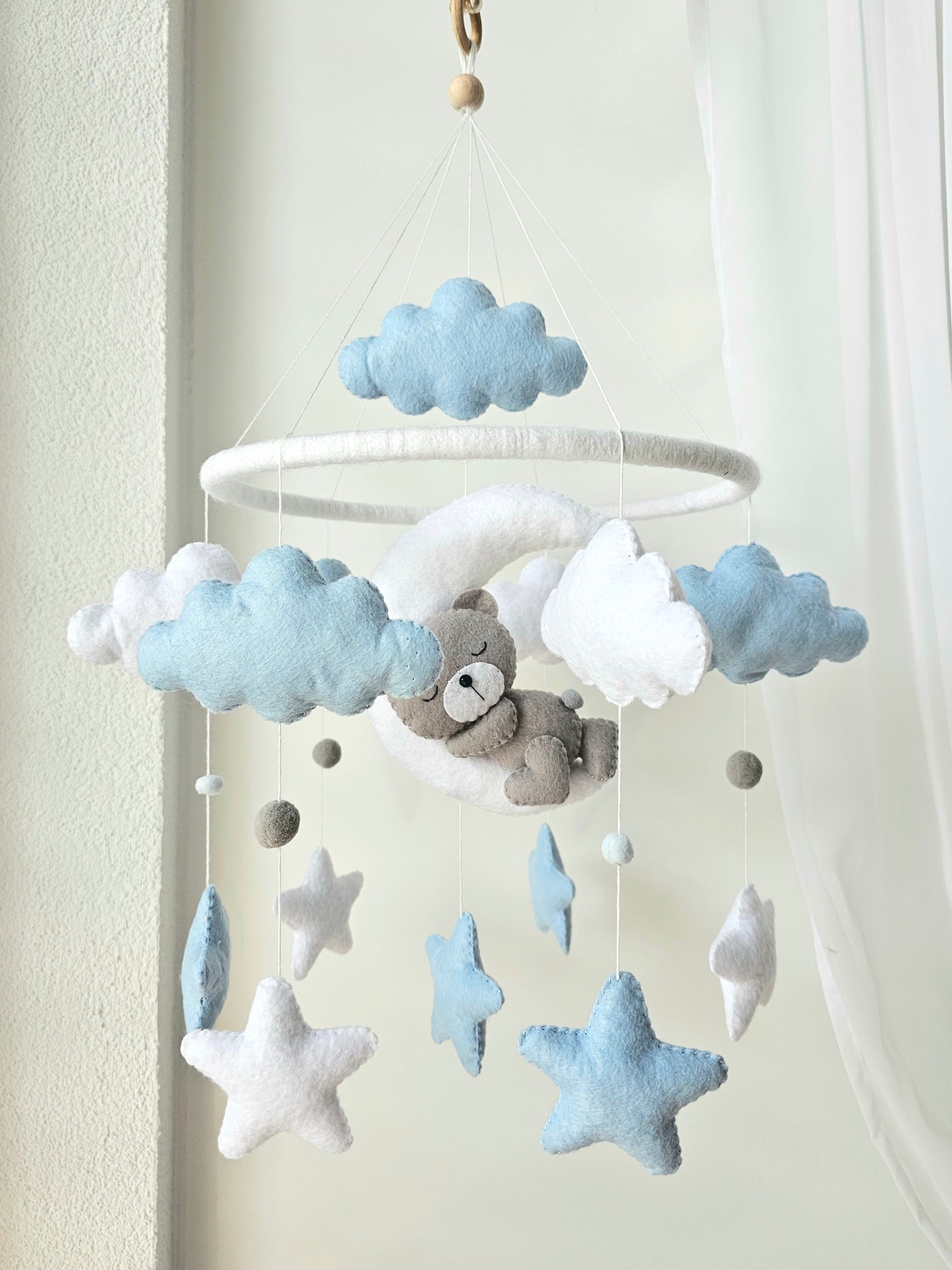 Baby Mobile träumender Bär blau, grau