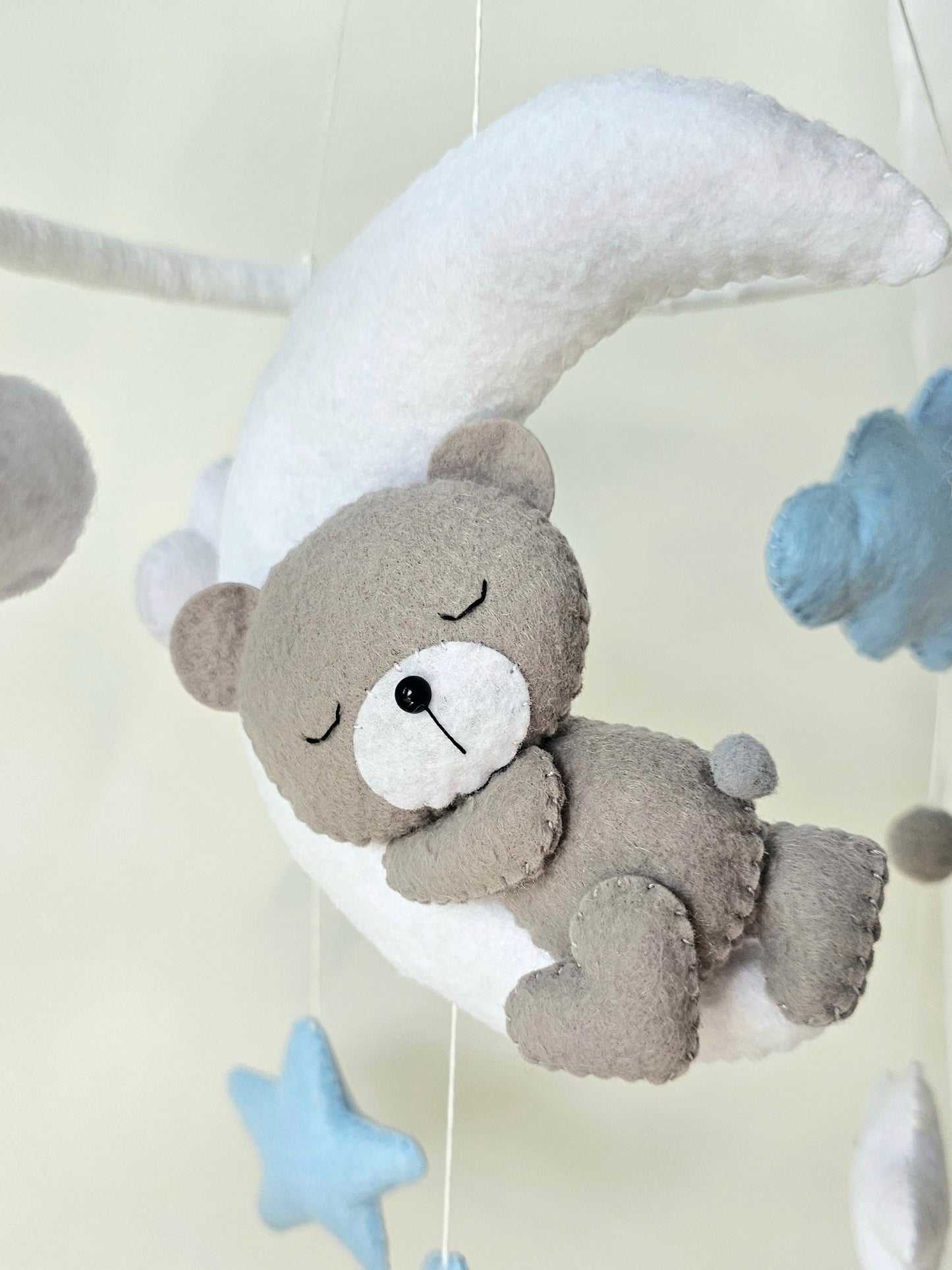 Baby Mobile träumender Bär blau, grau