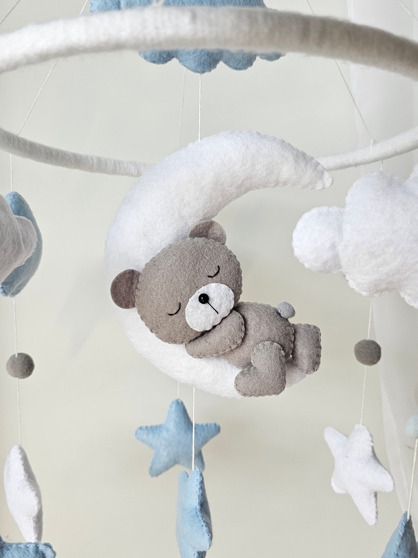 Baby Mobile träumender Bär blau, grau