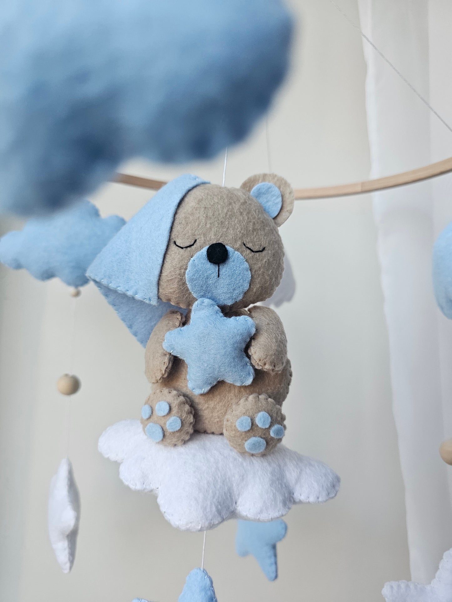 Baby Mobile träumender Bär blau
