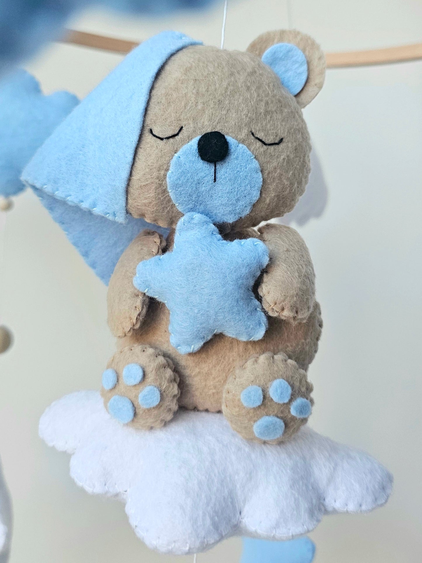 Baby Mobile träumender Bär blau