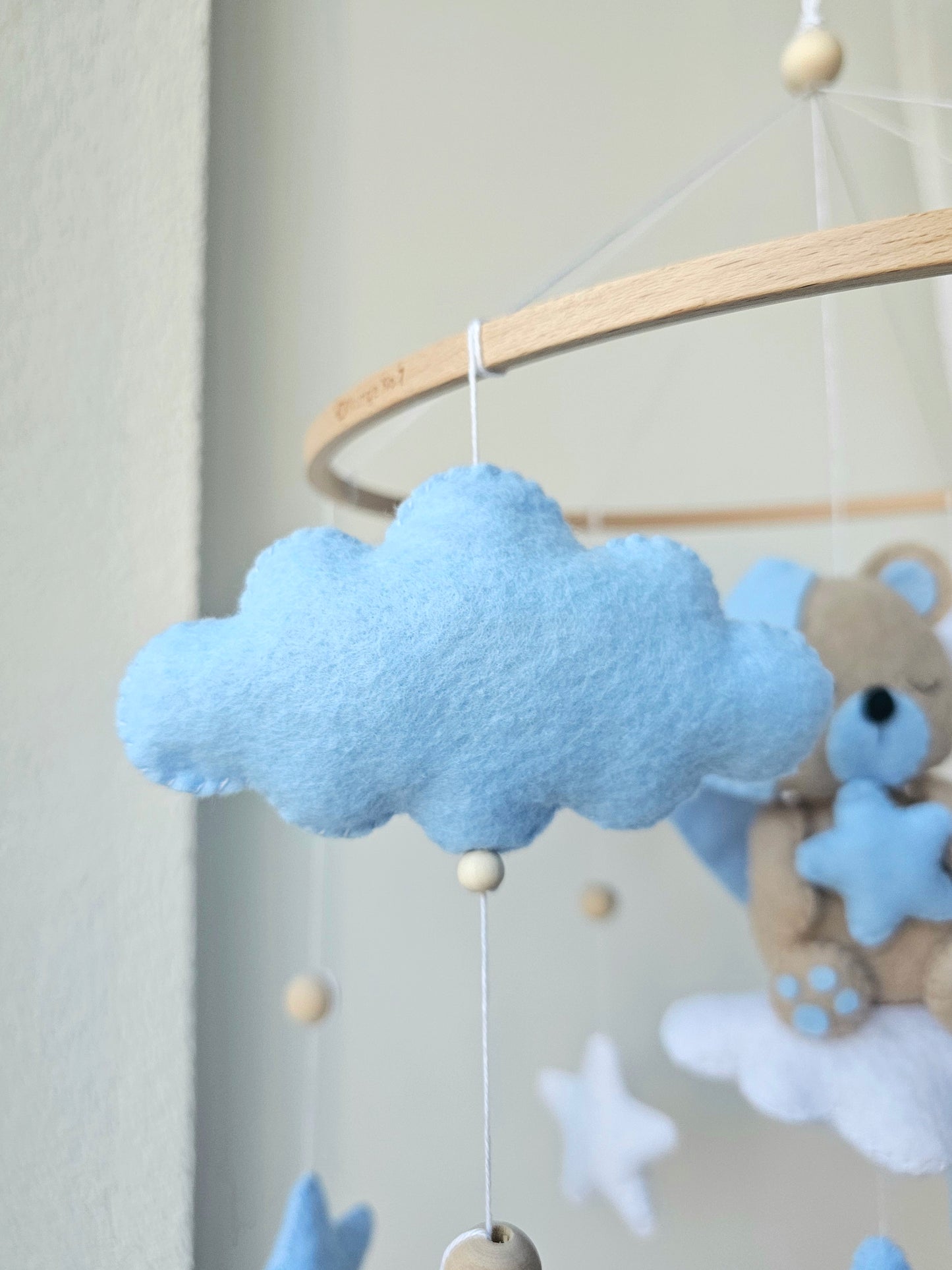 Baby Mobile träumender Bär blau