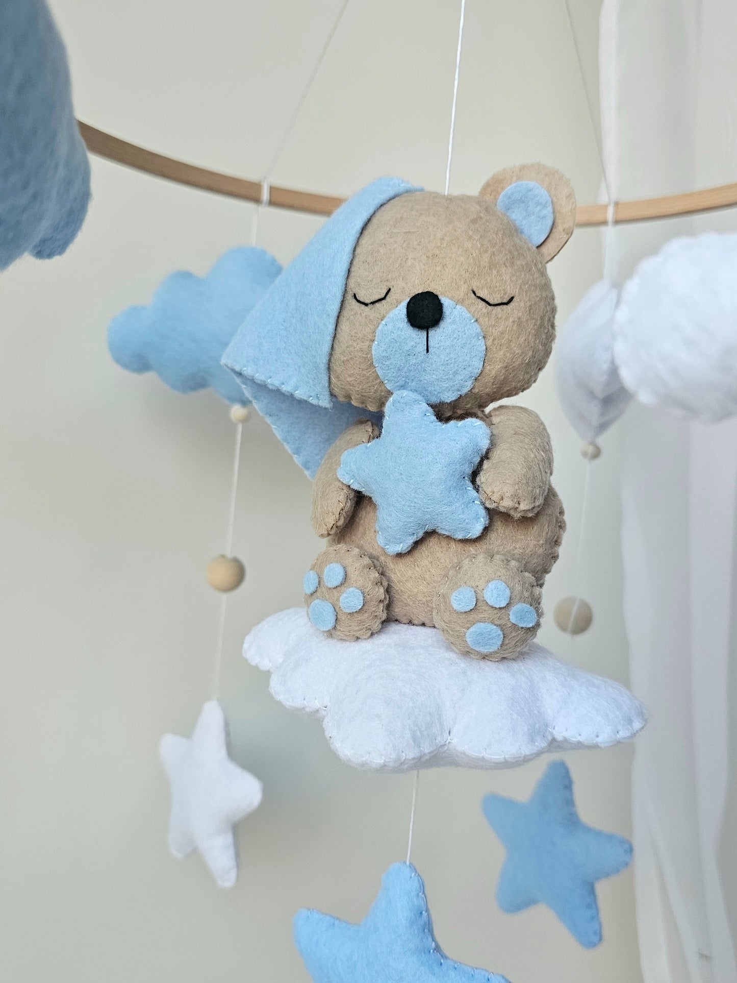 Baby Mobile träumender Bär blau