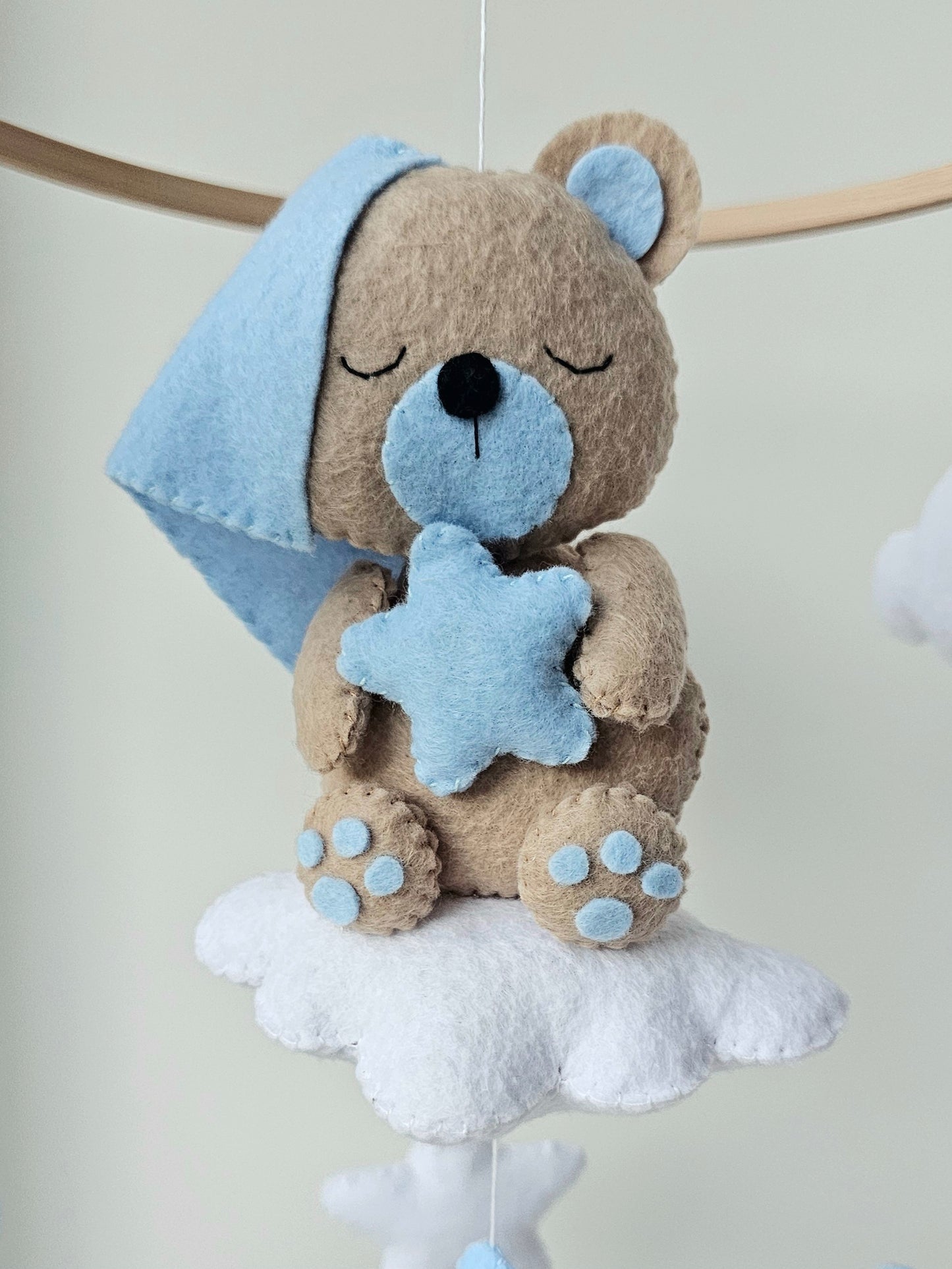 Baby Mobile träumender Bär blau
