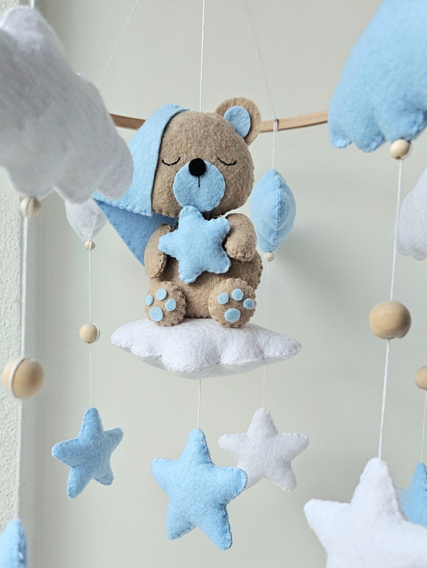 Baby Mobile träumender Bär blau