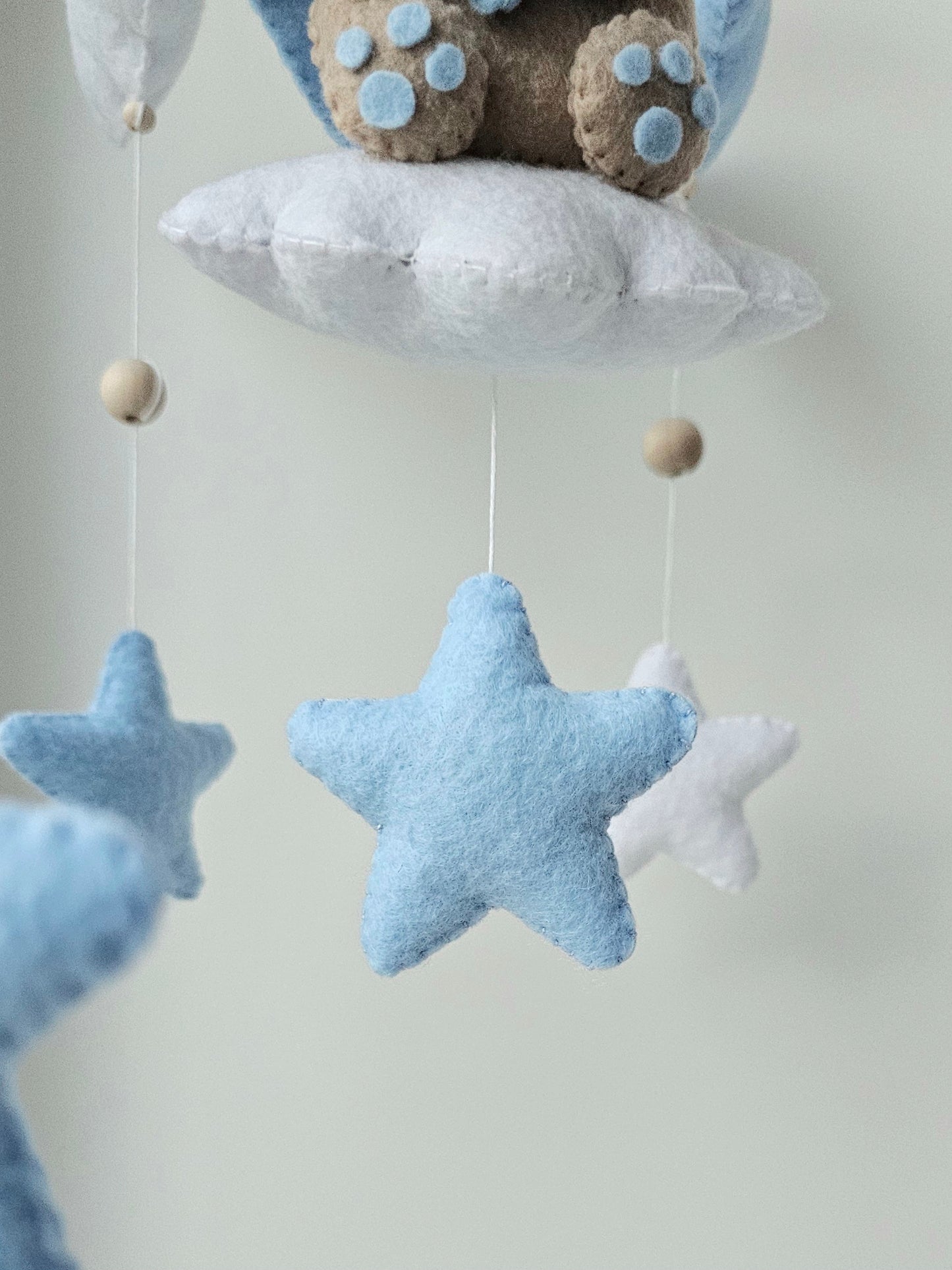 Baby Mobile träumender Bär blau