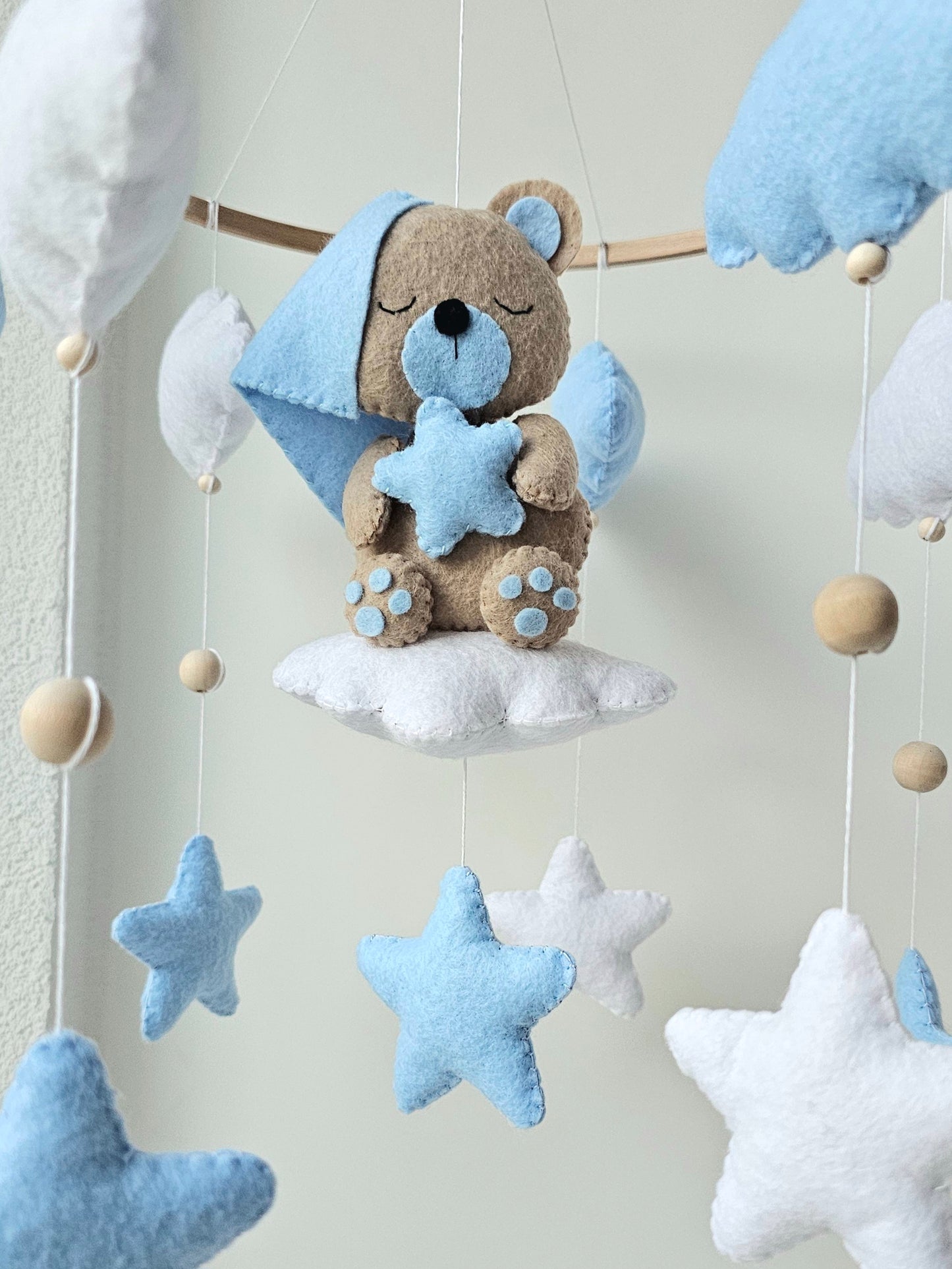 Baby Mobile träumender Bär blau