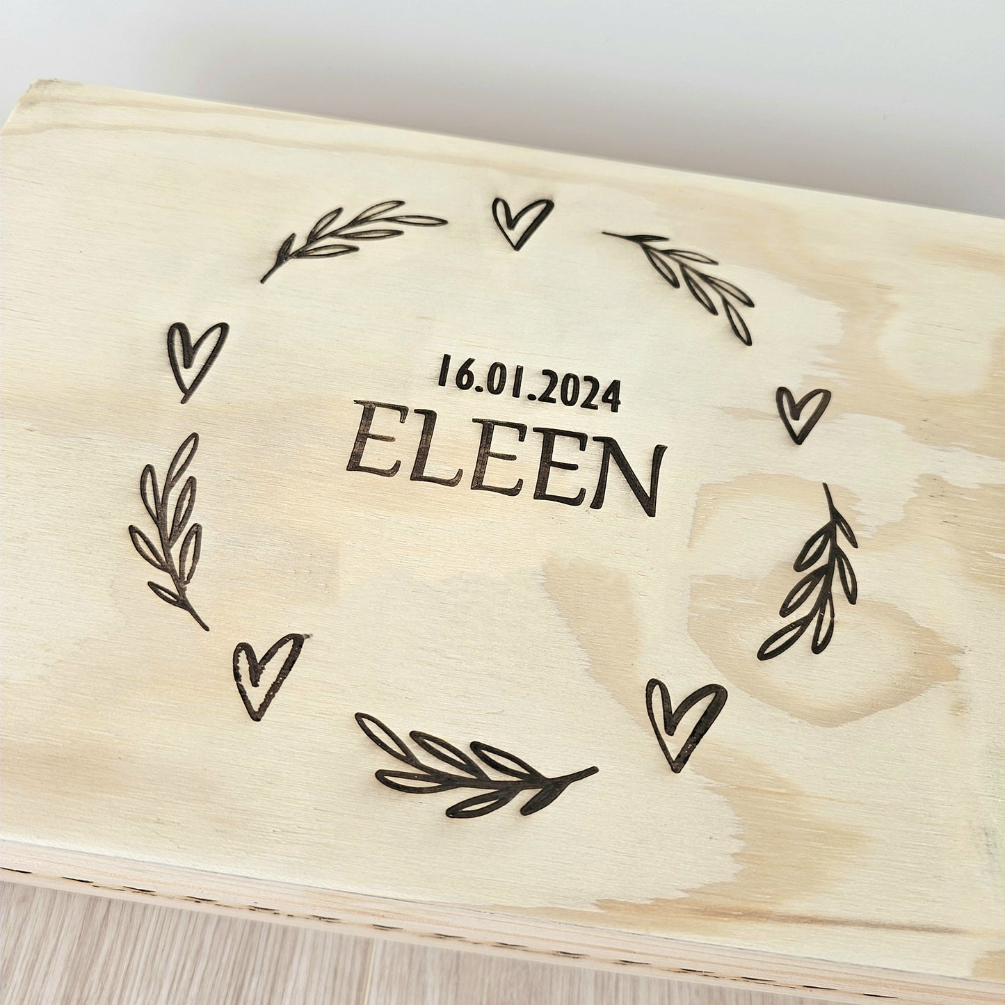 Erinnerungsbox Basic Herzkranz mit Personalisierung