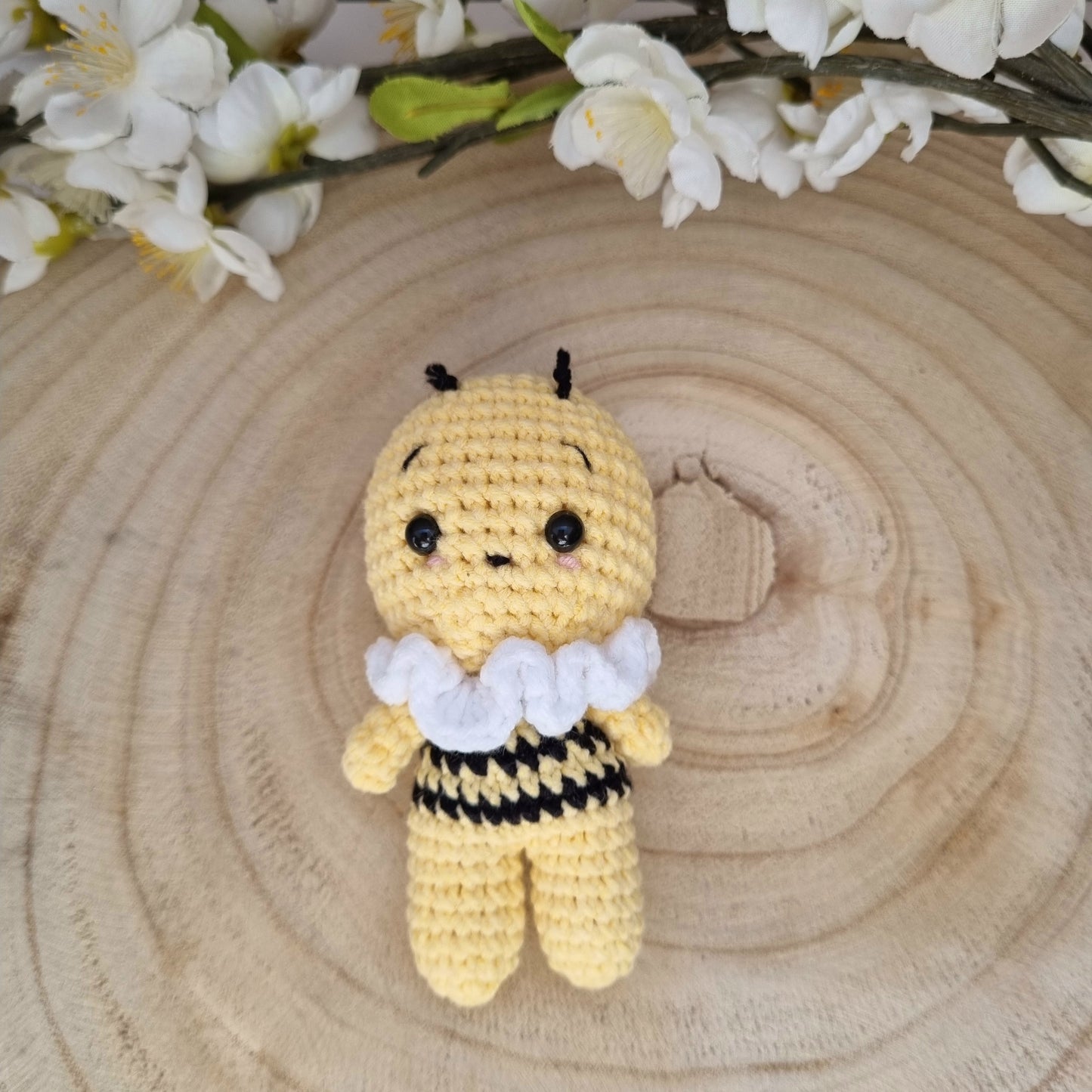 Crochet Mini Biene