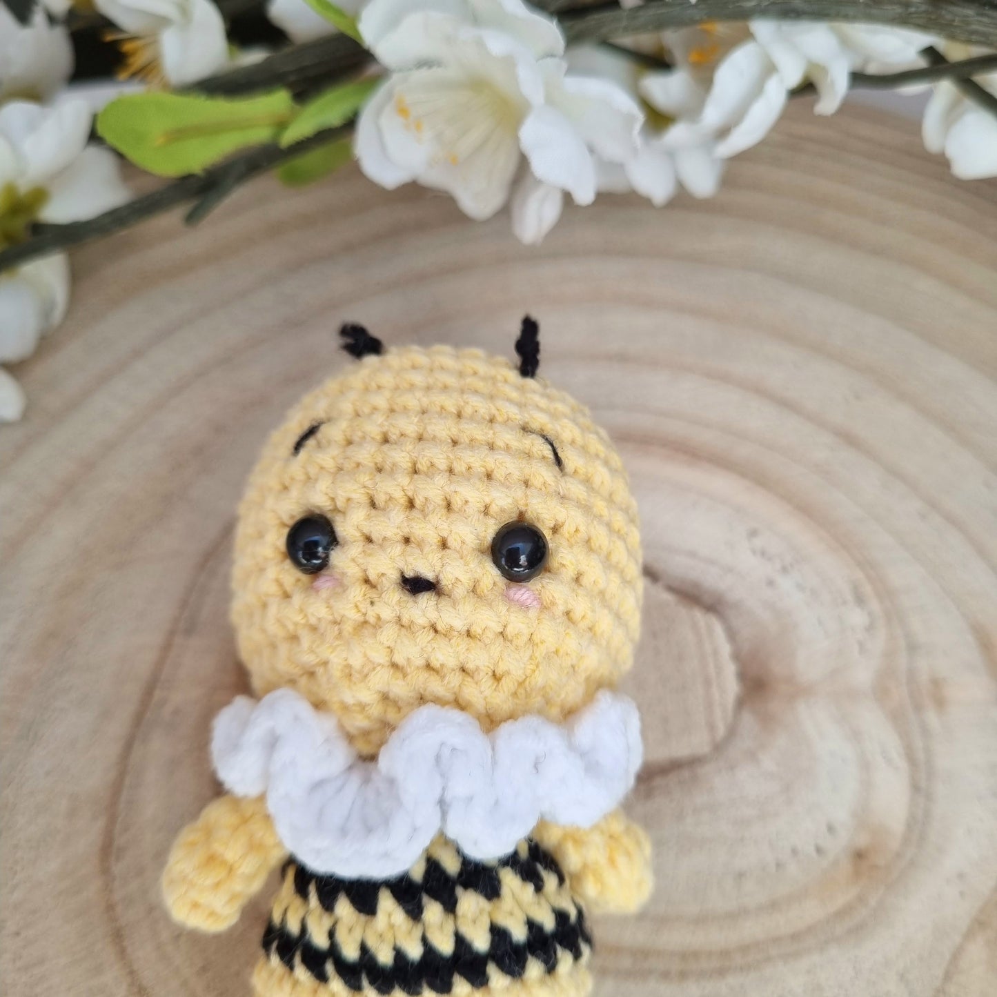 Crochet Mini Biene