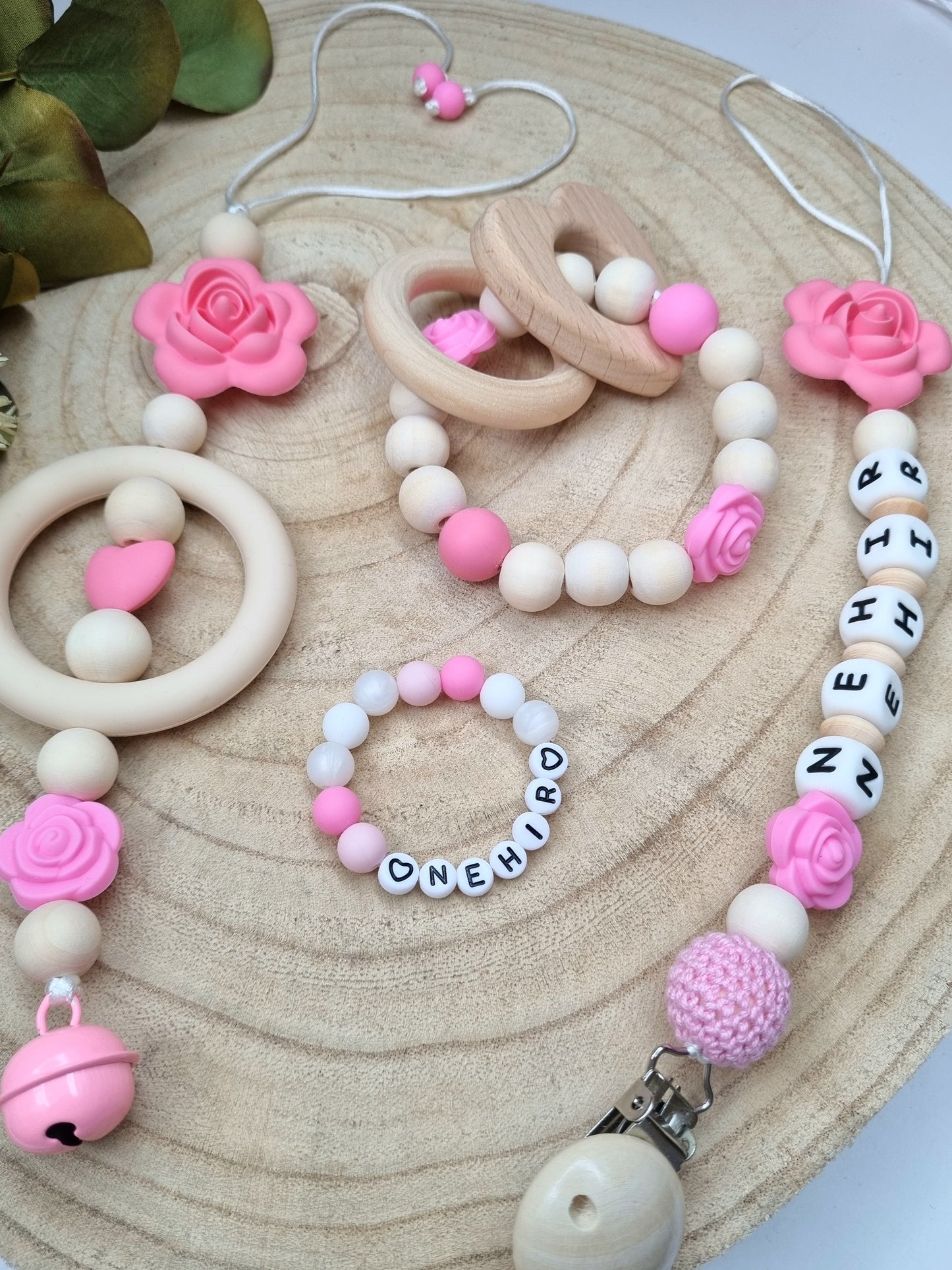 4er Set Schnullerkette, Beissring, MaxiCosi Anhänger und Armbändchen Röschen pink