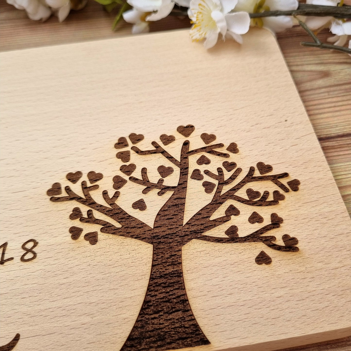 Frühstücksbrett Herzbäumchen personalisiert