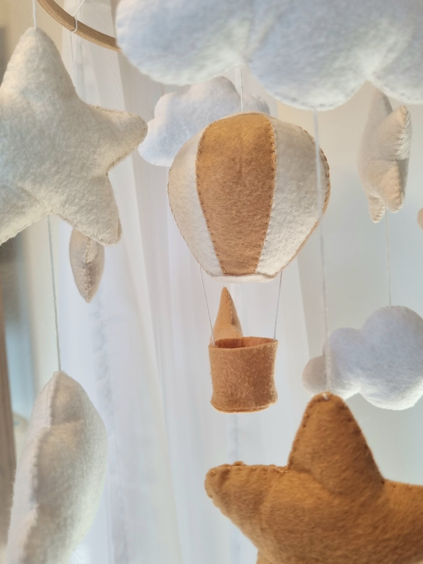 Baby Mobile Heissluftballon beige/weiss
