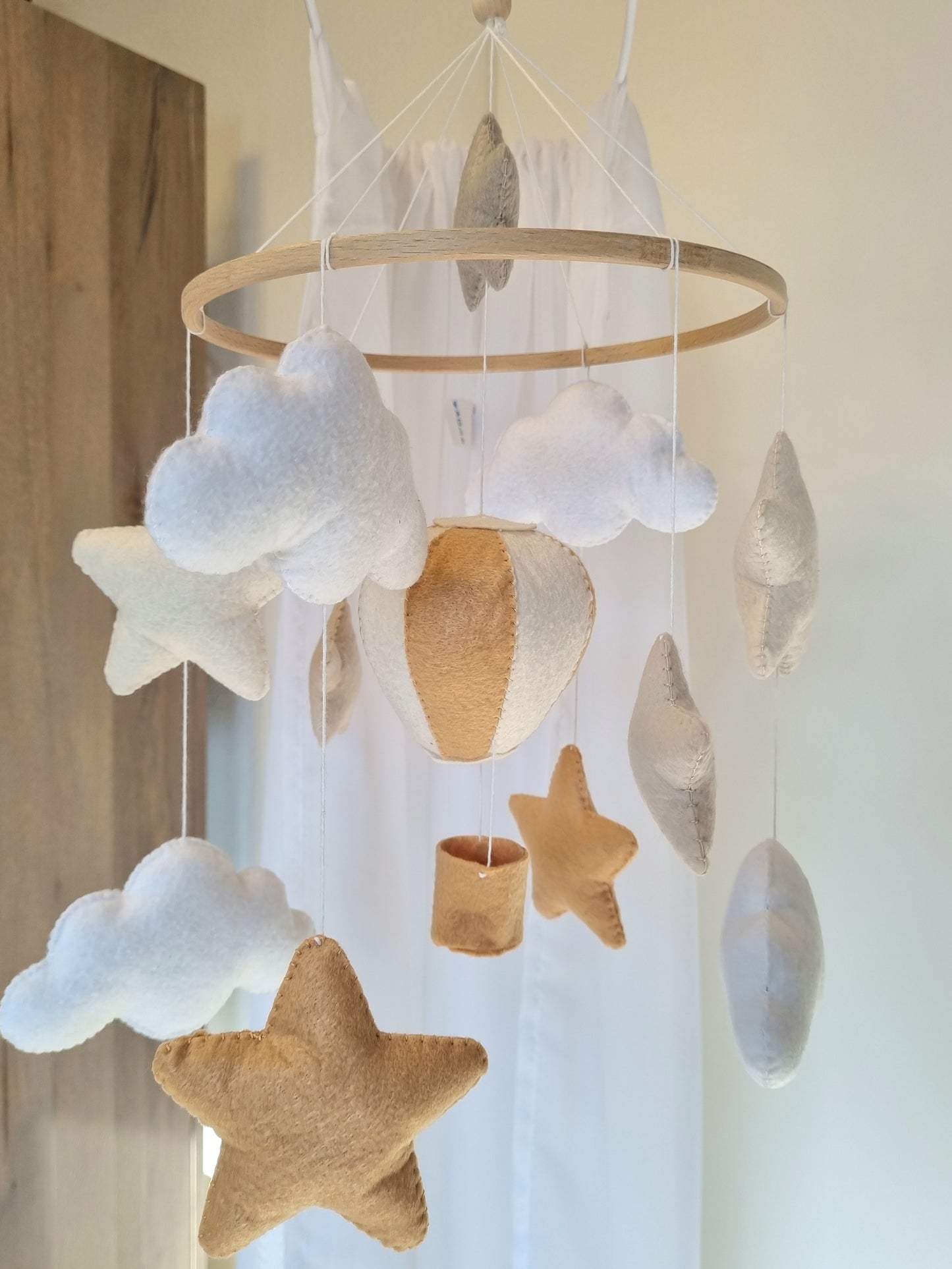 Baby Mobile Heissluftballon beige/weiss