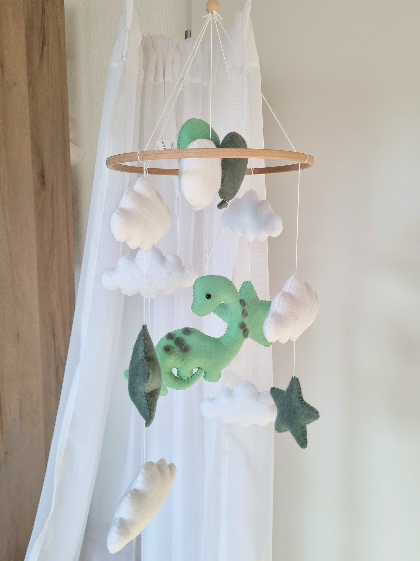 Baby Mobile kleiner Dino grün