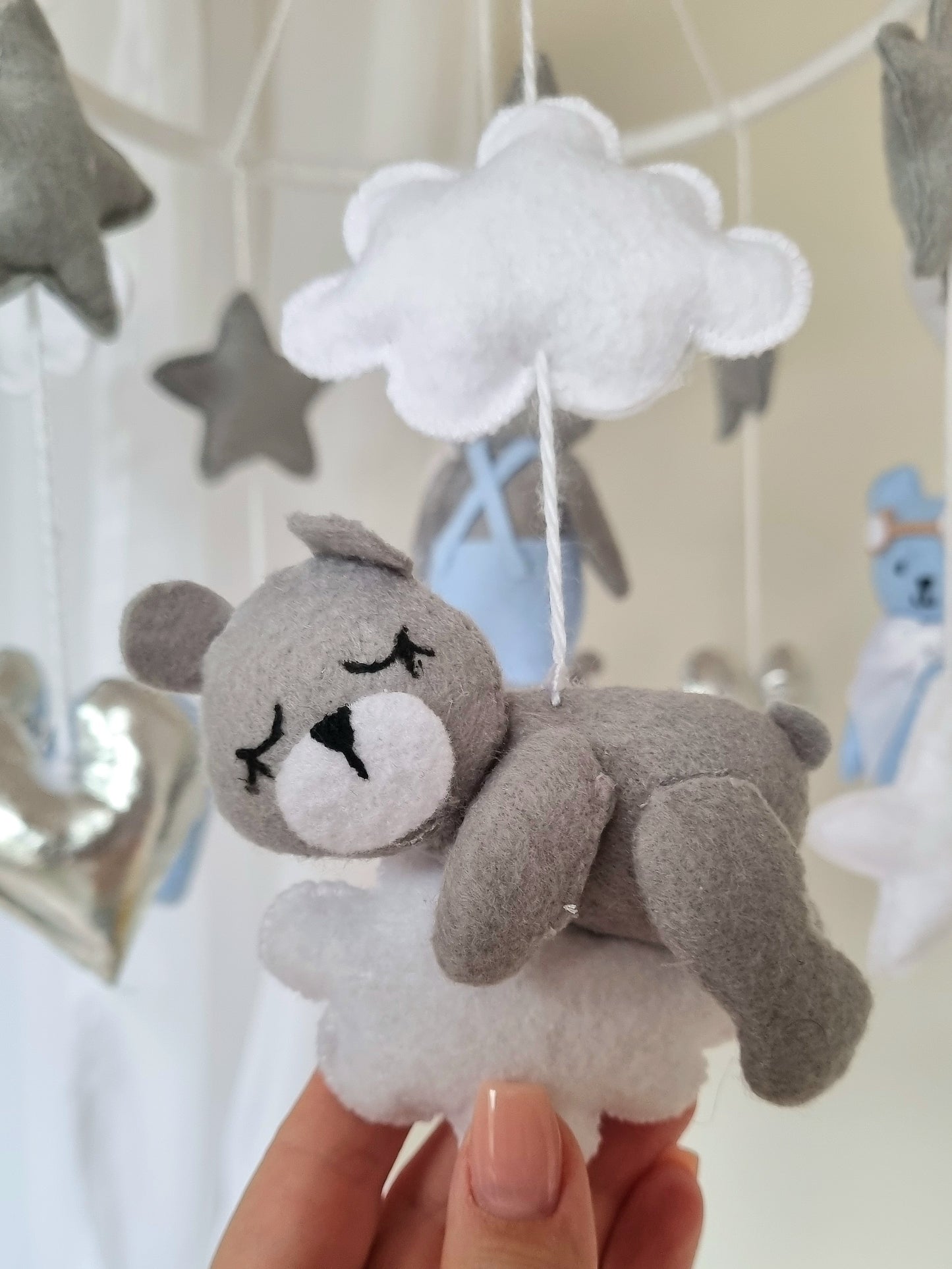 Mobile bébé petit lapin bleu