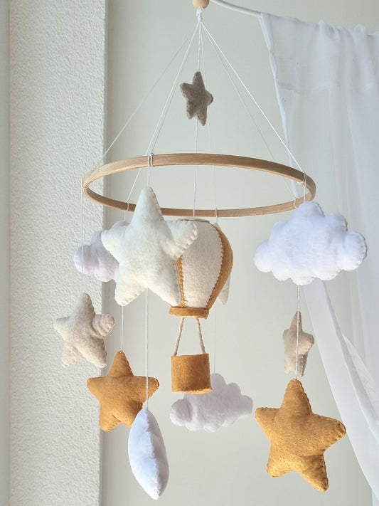 Baby Mobile Heissluftballon beige/weiss