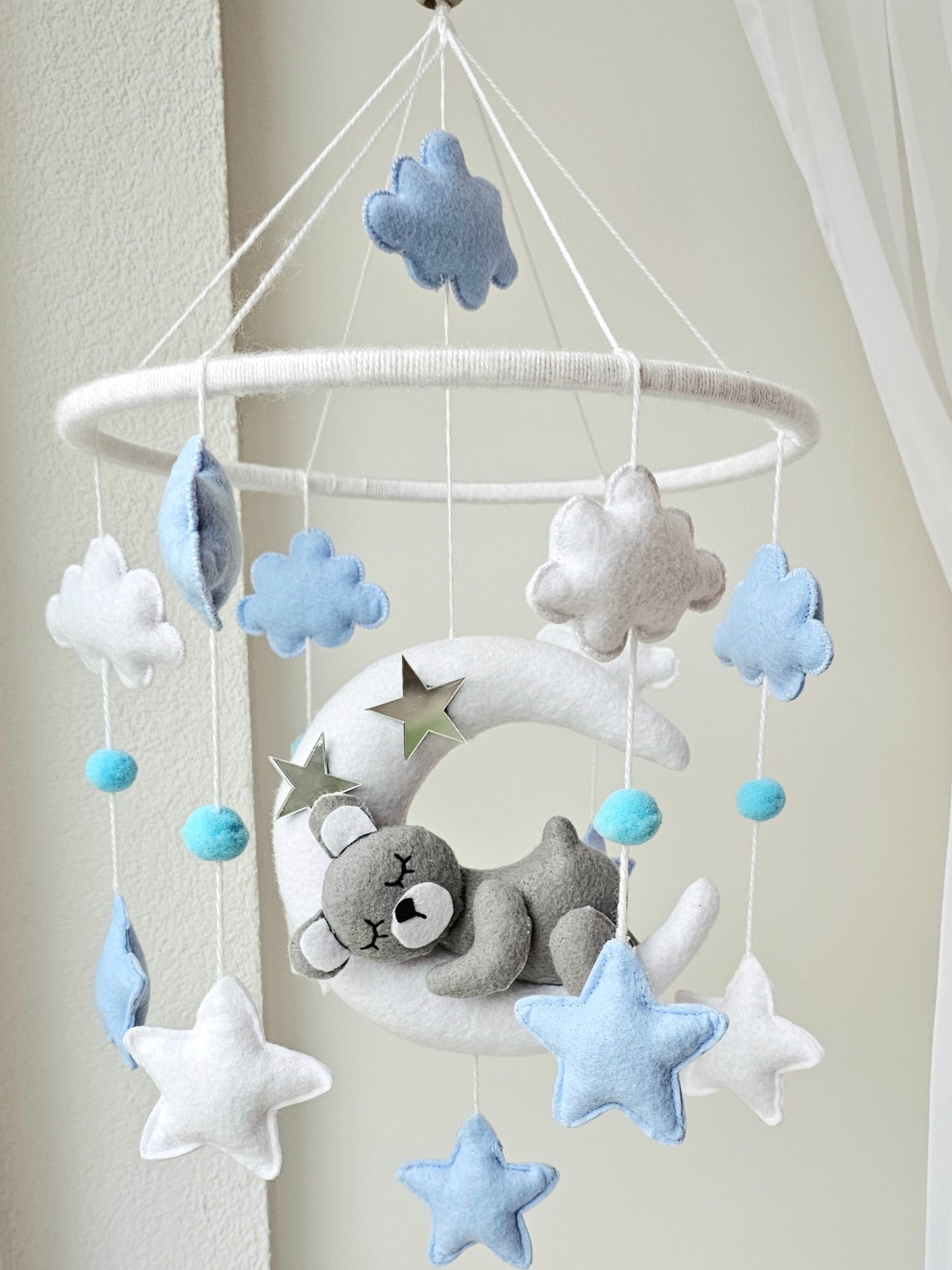 Baby Mobile träumender Bär blau mit Spiegelchen
