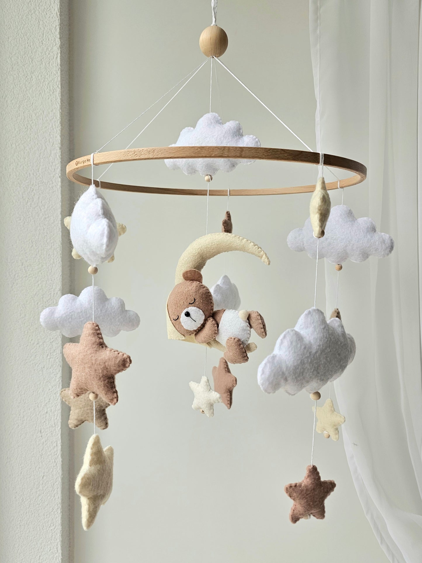 Baby Mobile schlafender Bär mit Mütze hellgelb