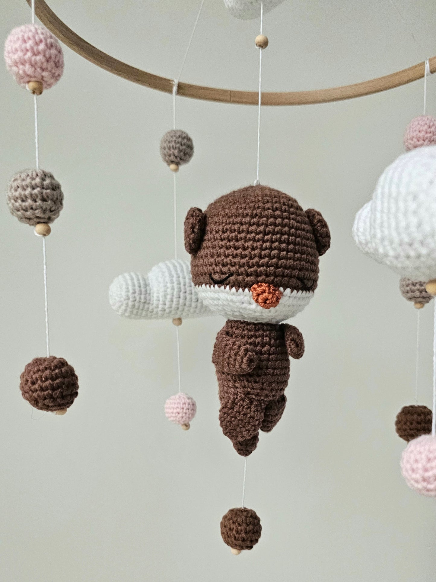 Baby Mobile Häkelliebe Otter braun/rosa