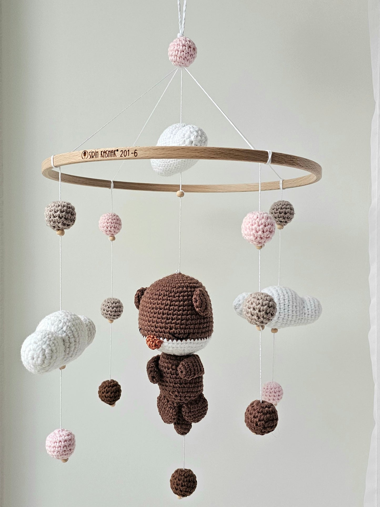 Baby Mobile Häkelliebe Otter braun/rosa