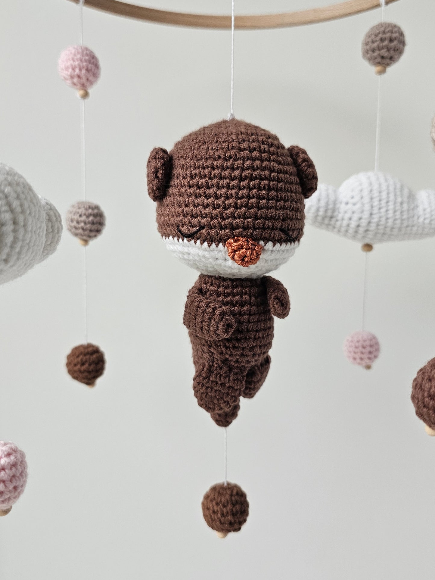 Baby Mobile Häkelliebe Otter braun/rosa
